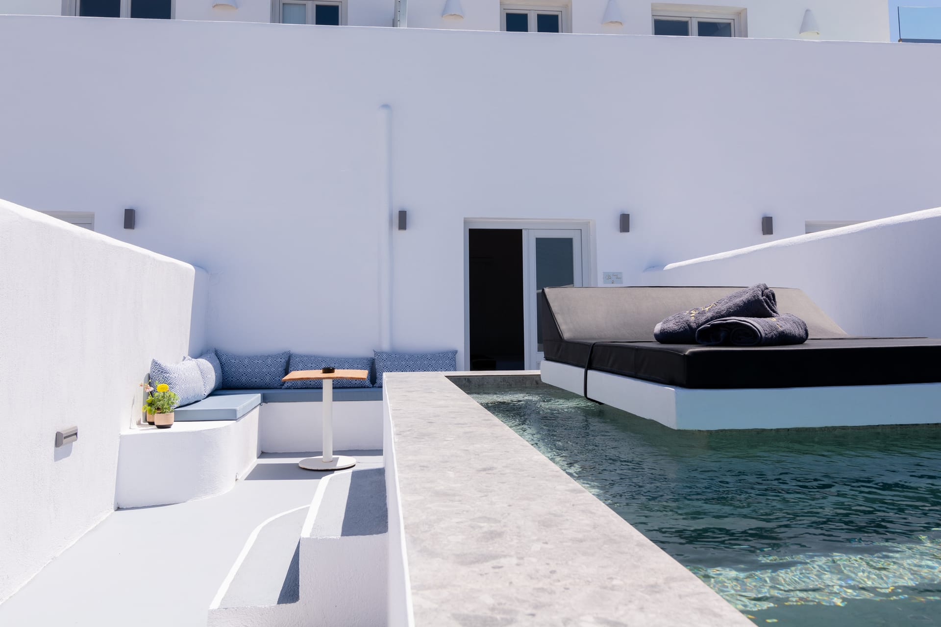 Deluxe Suite with plunge pool and sea view