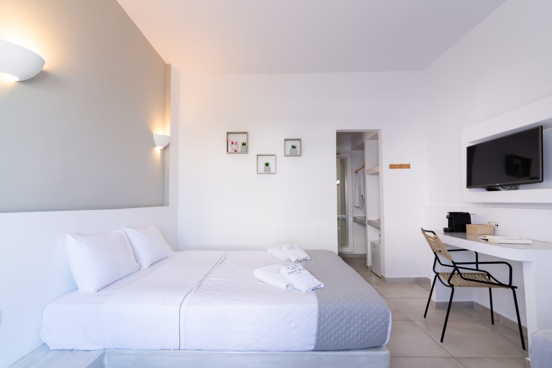 Deluxe Suite with plunge pool and sea view