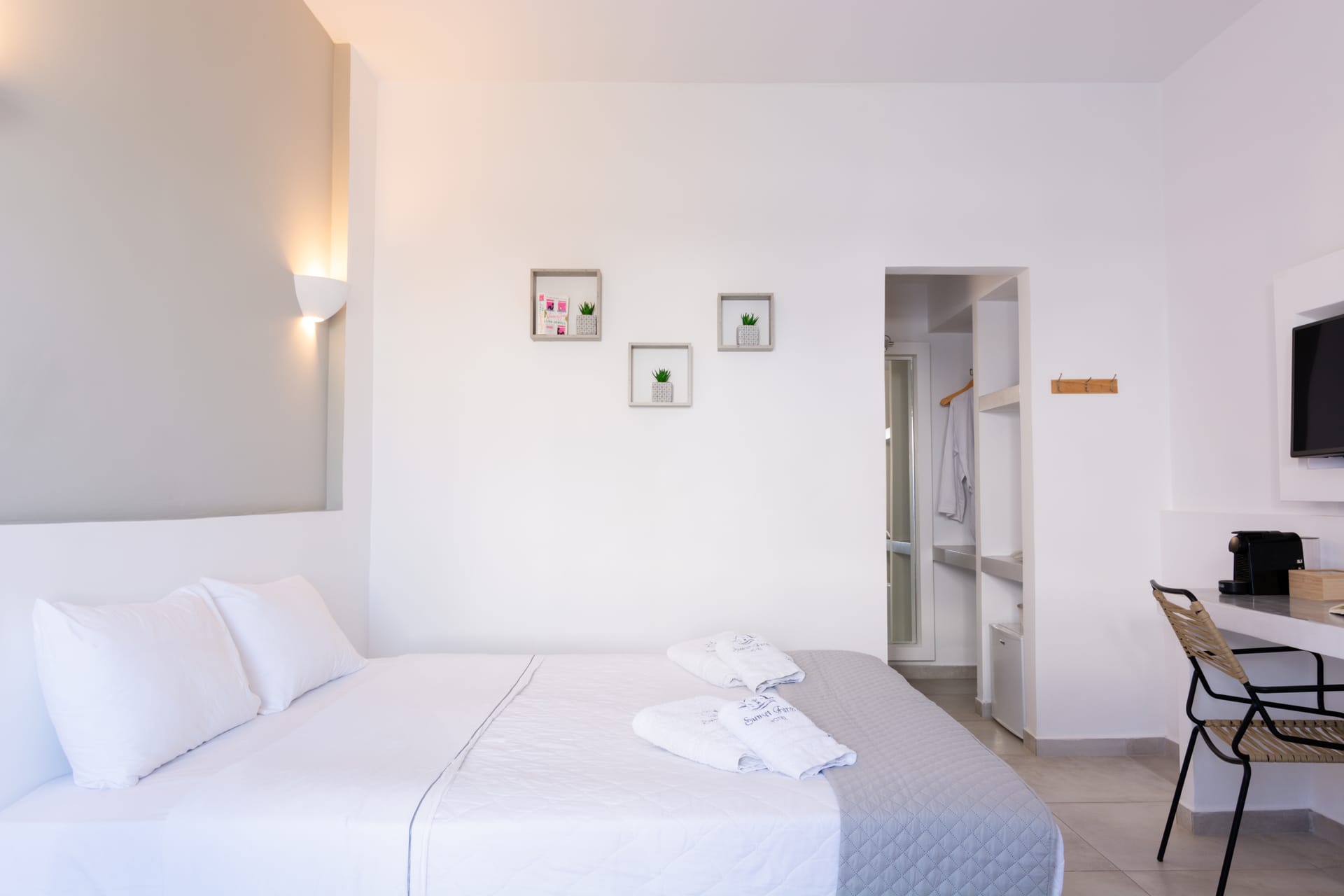 Deluxe Suite with plunge pool and sea view