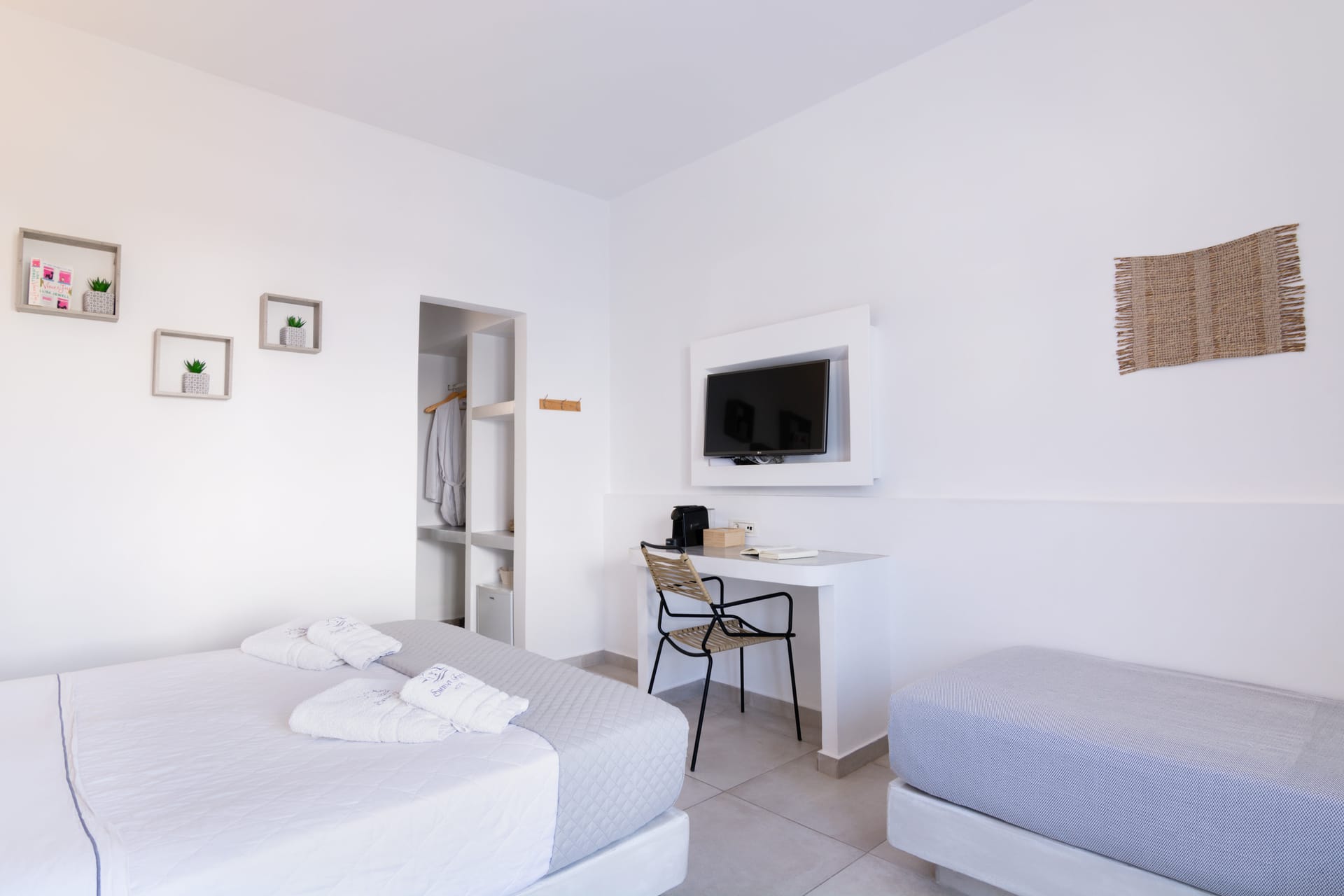 Deluxe Suite with plunge pool and sea view