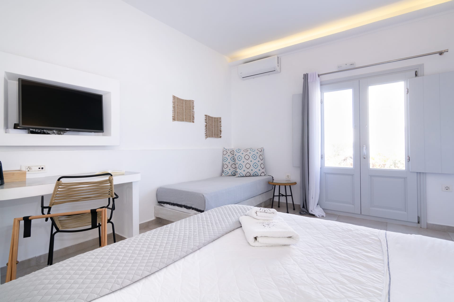 Deluxe Suite with plunge pool and sea view