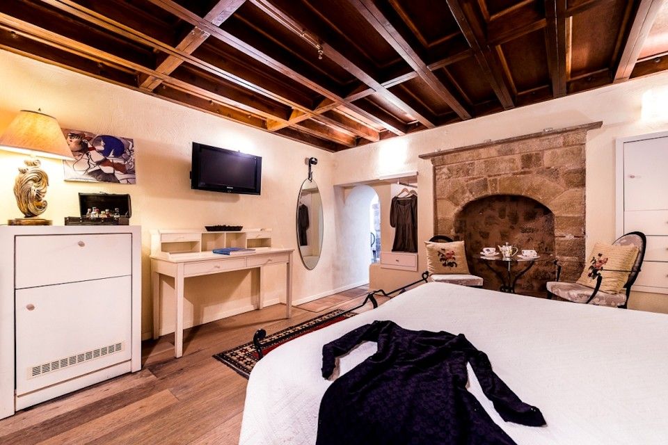 Mythos Junior Suite with Jetted Shower 32m²