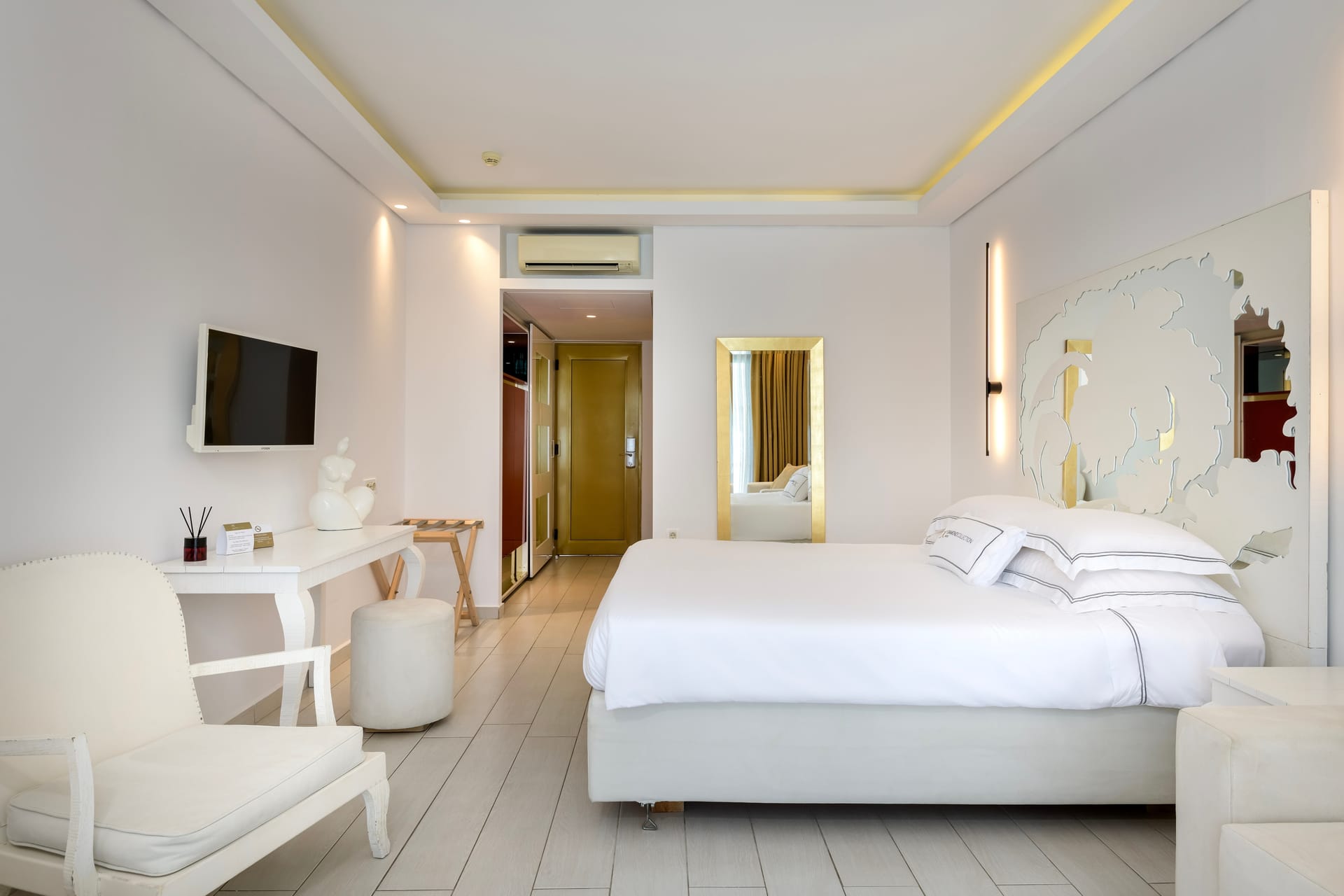 Superior Deluxe Swim Up 