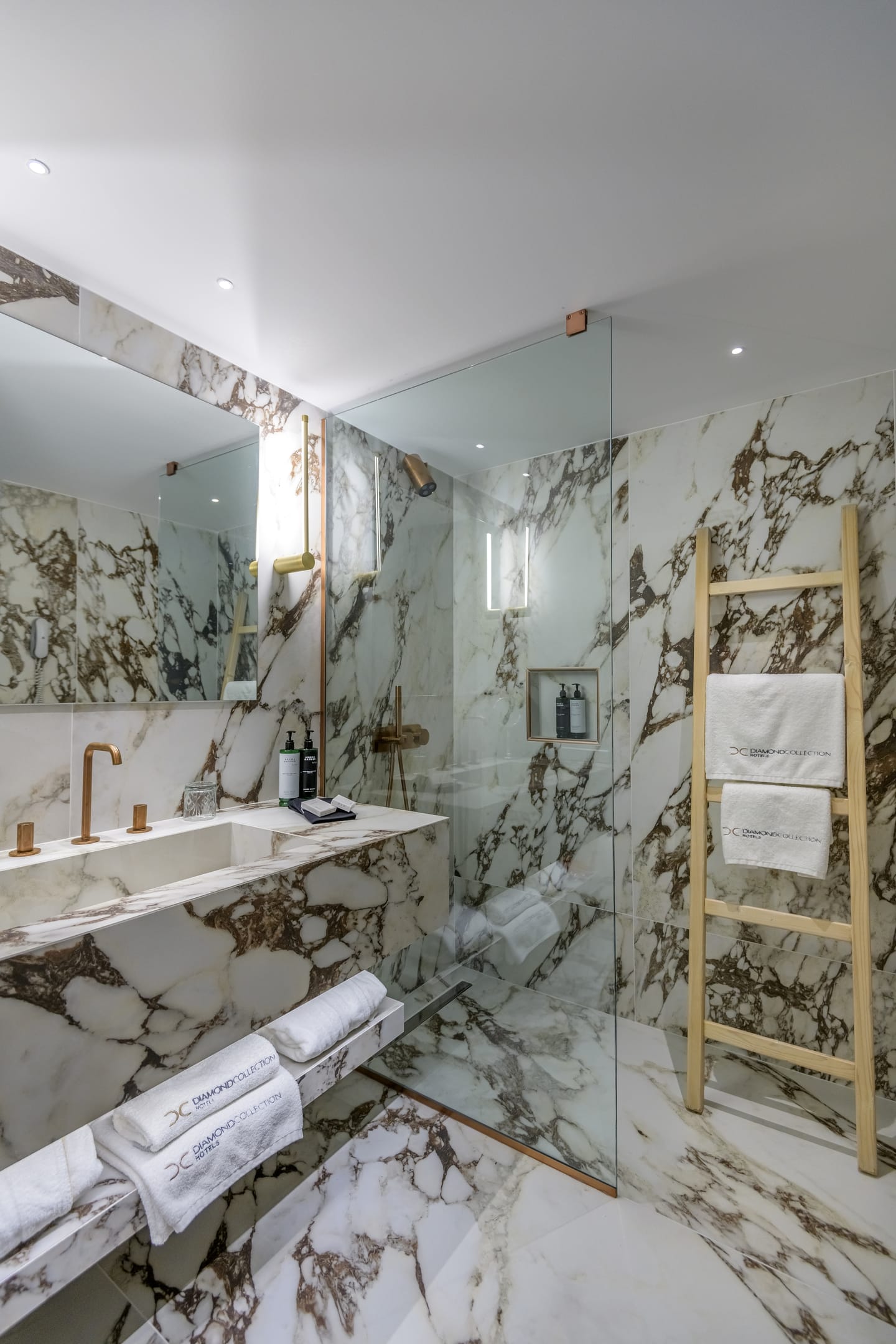 Superior Deluxe Swim Up 