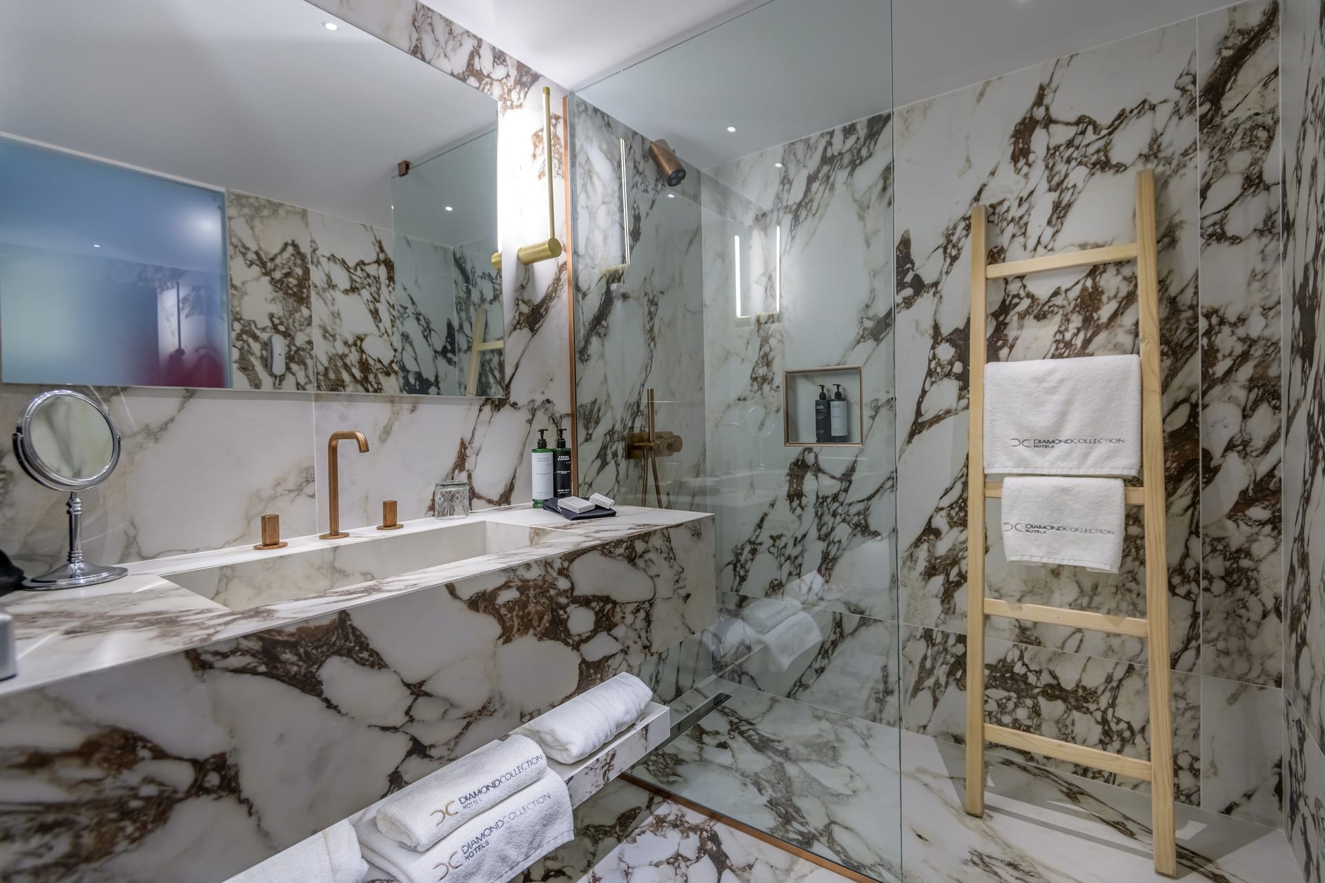 Superior Deluxe Swim Up 