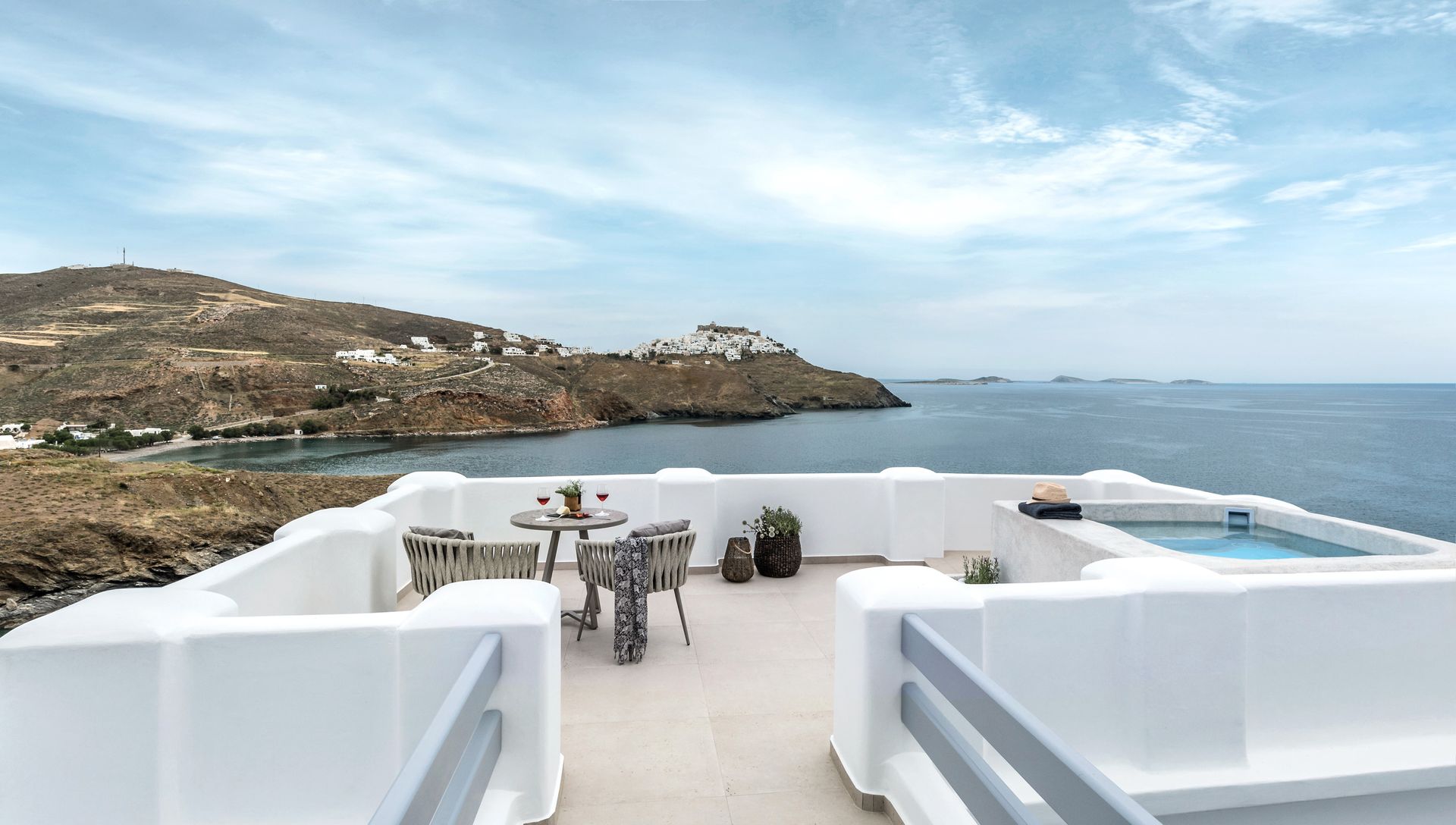 Saluti Honeymoon Suite