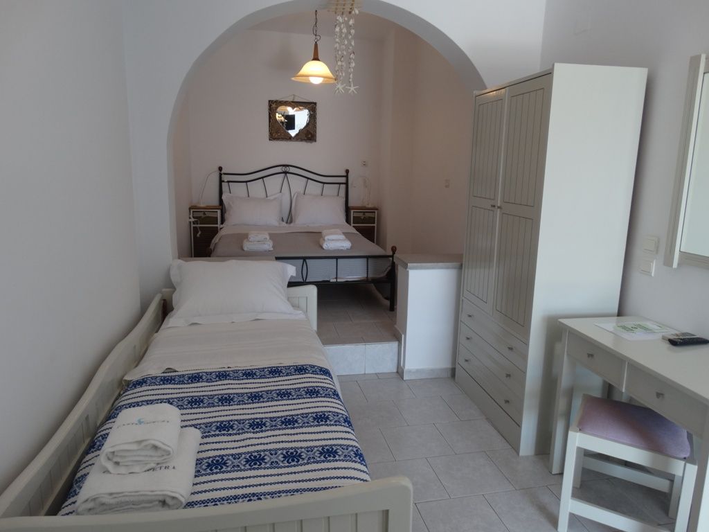 Economy Triple Room with Terrace and Sea View | 3