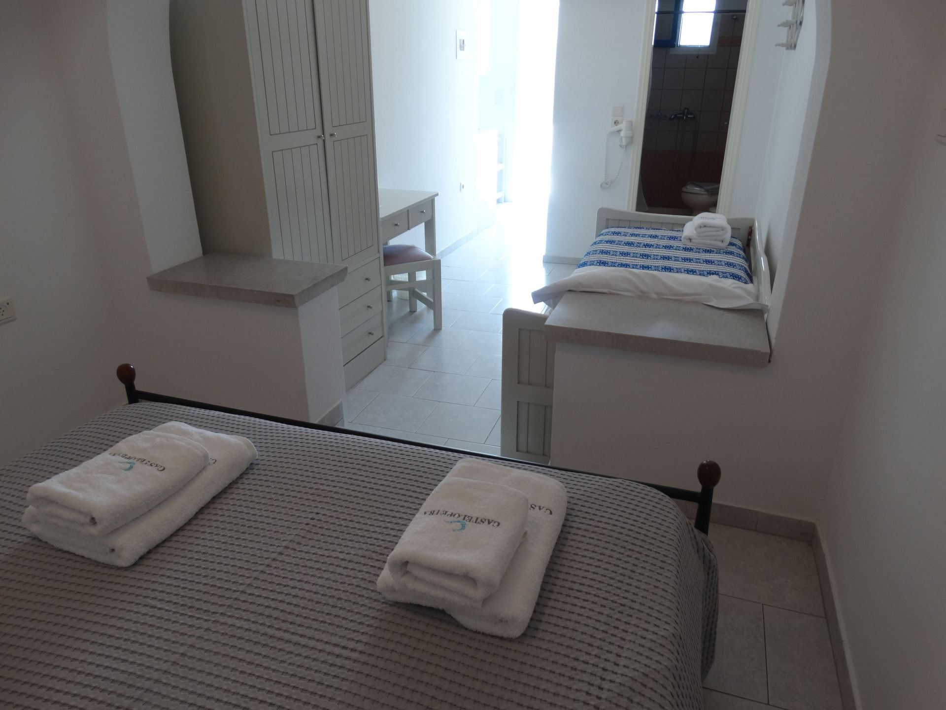 Economy Triple Room with Terrace and Sea View | 3