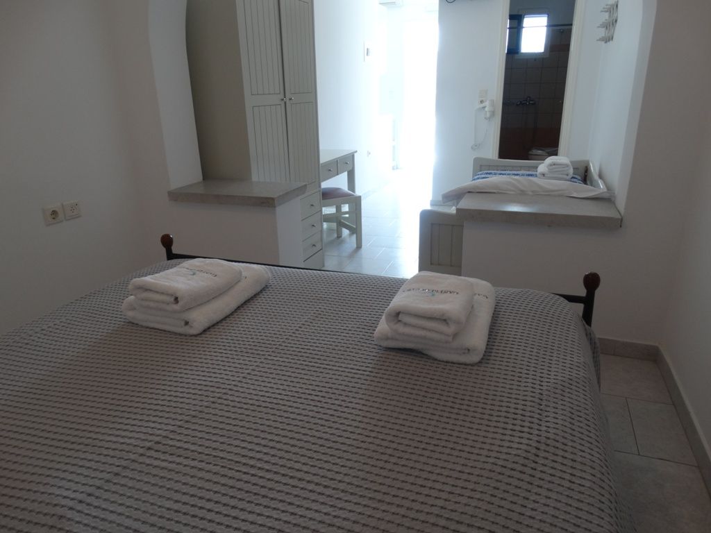 Economy Triple Room with Terrace and Sea View | 3