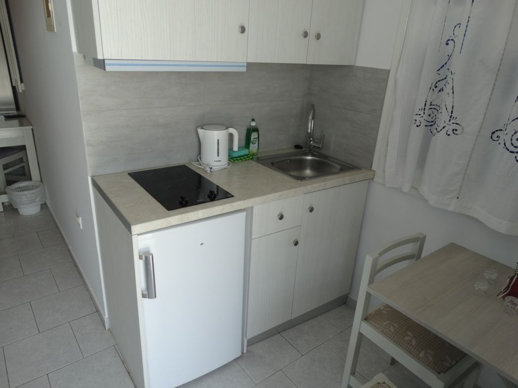 Economy Triple Room with Terrace and Sea View | 3