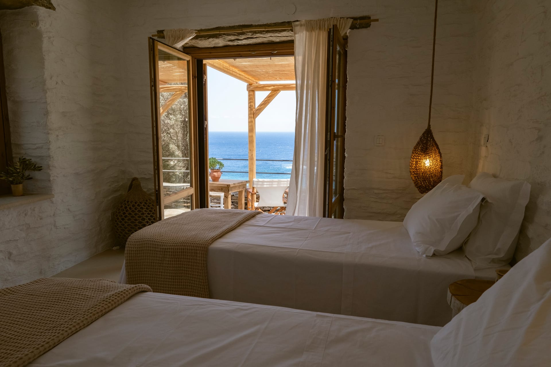 Amygdalo - Hill Side Suite / Sea View