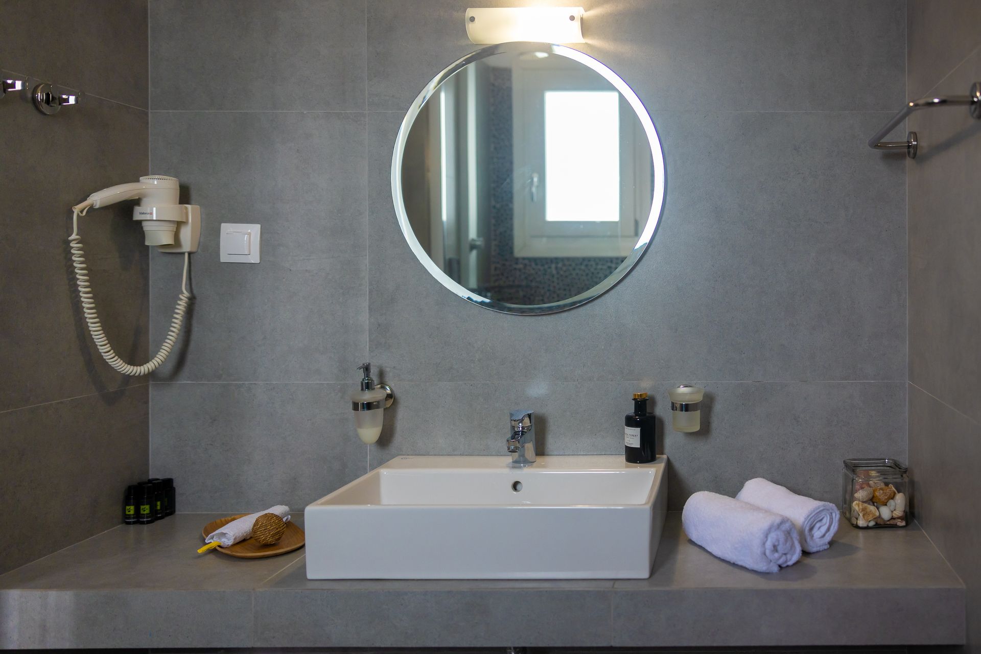 Deluxe Sea View Room with Private Garden Ground Floor