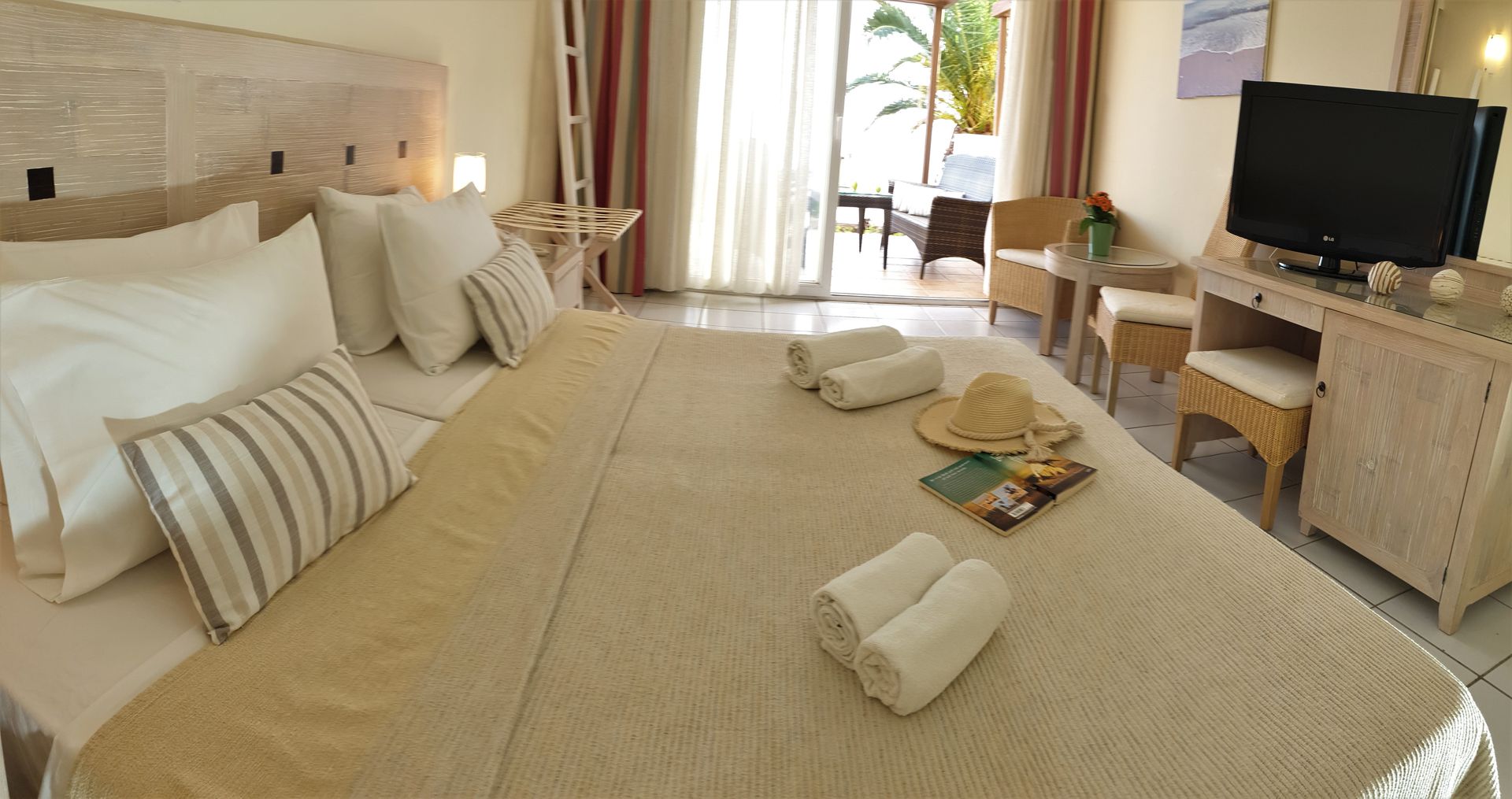 Cozy Double Room with Sea View