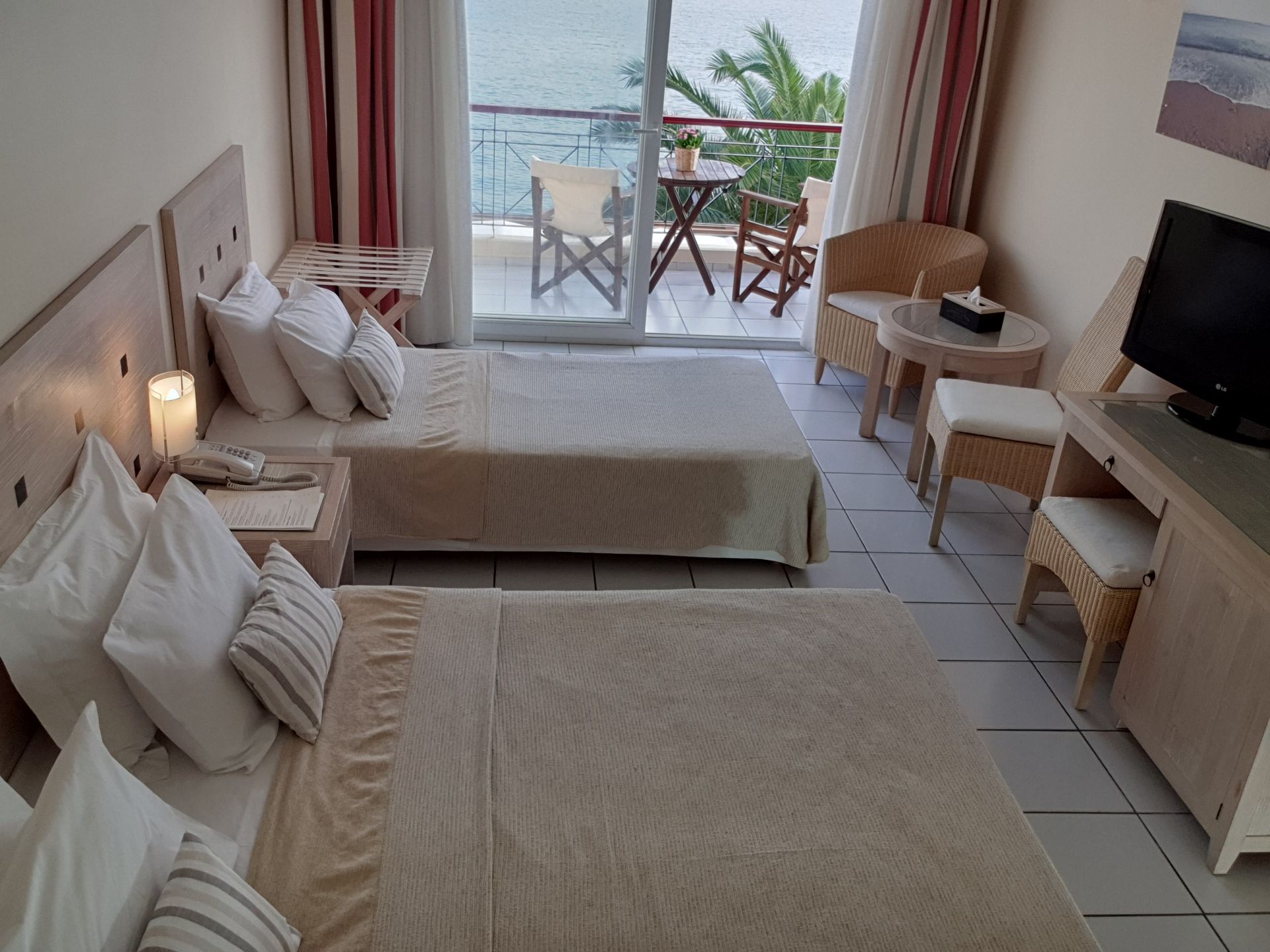 Cozy Triple Room with Sea View