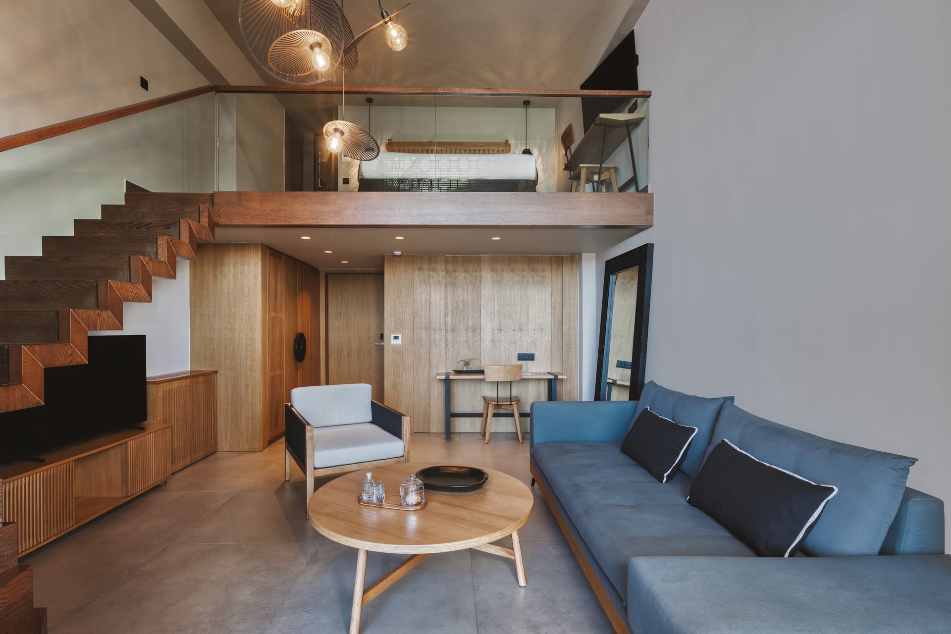 Black Pearl Maisonette Mountain View with Plunge Pool