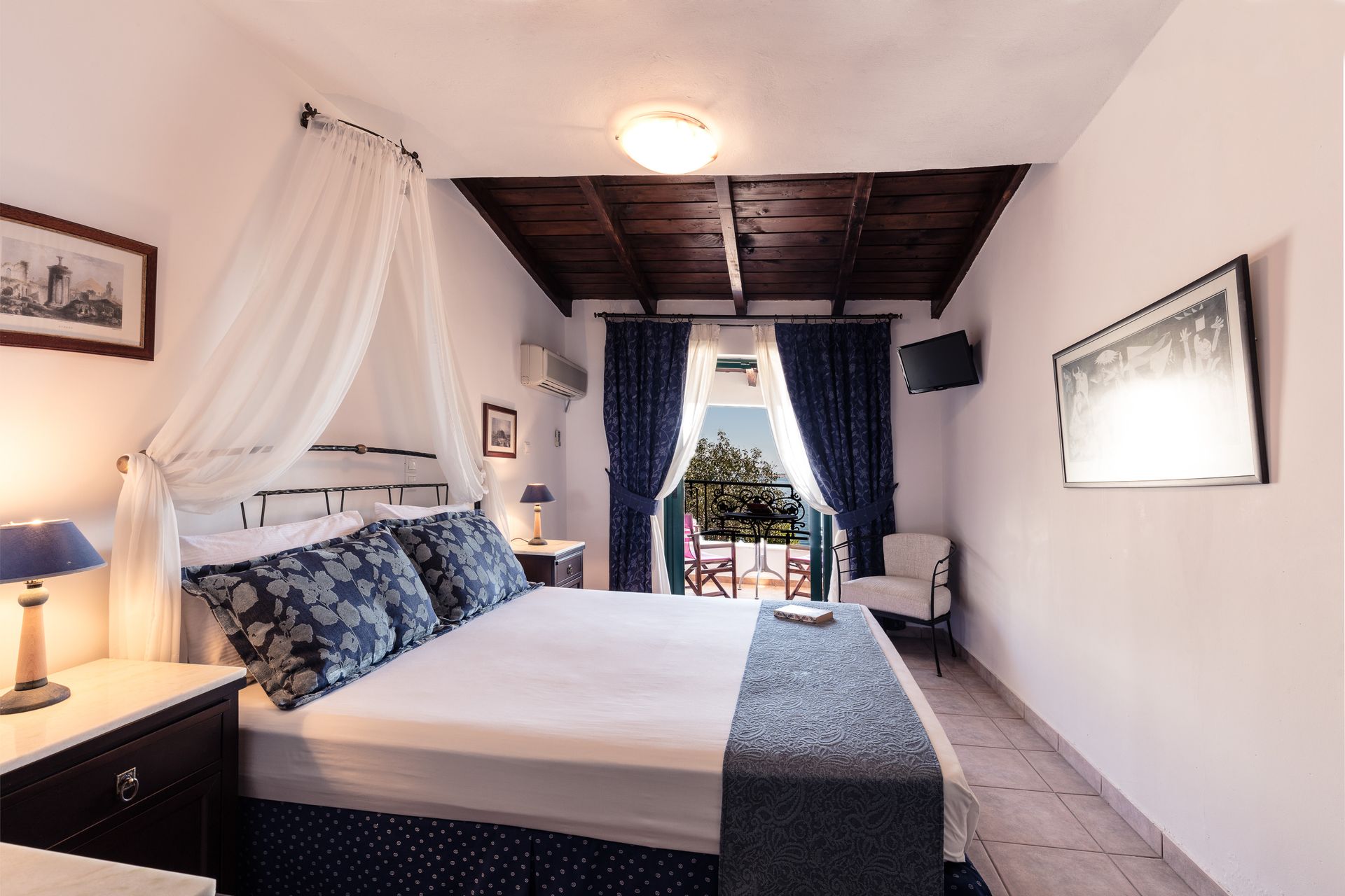 Standard Double Room with Partial Sea View