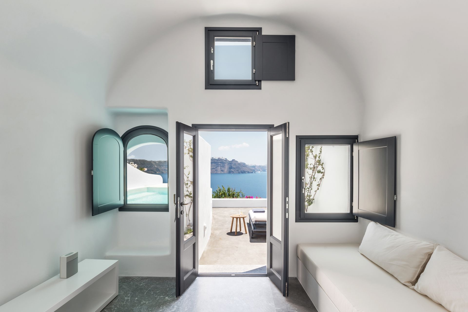 Honeymoon Suite with Plunge Pool | Caldera View