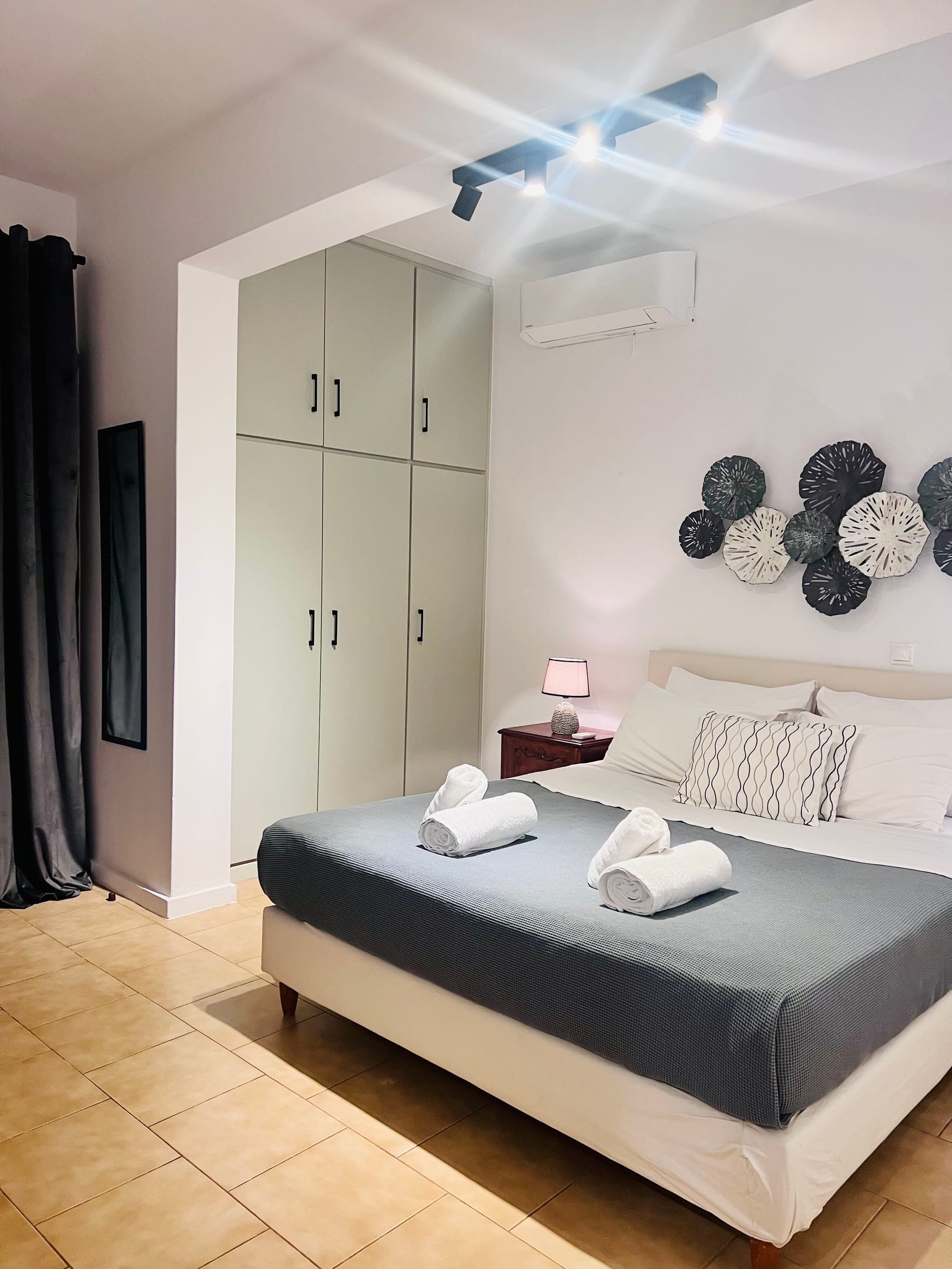 COUNTRY GARDEN HOUSE