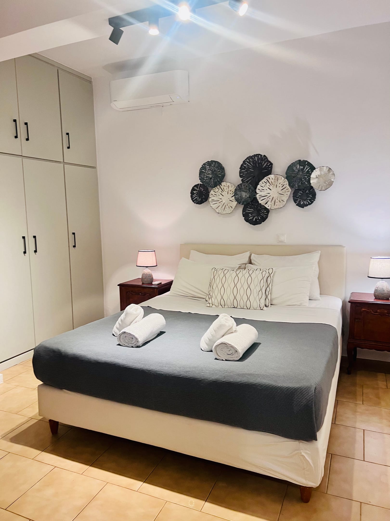 COUNTRY GARDEN HOUSE