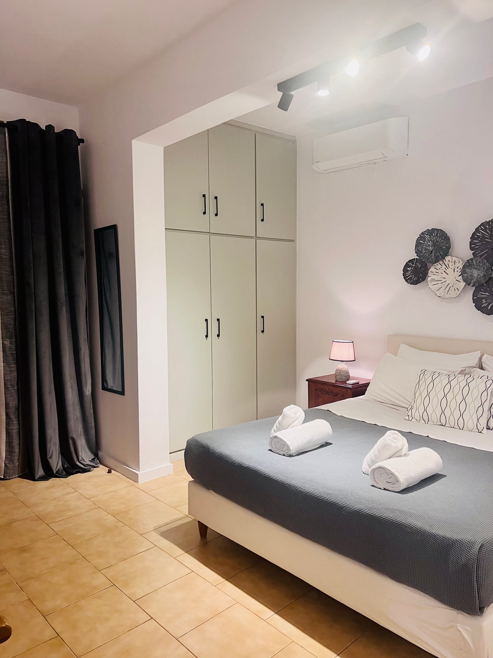 COUNTRY GARDEN HOUSE