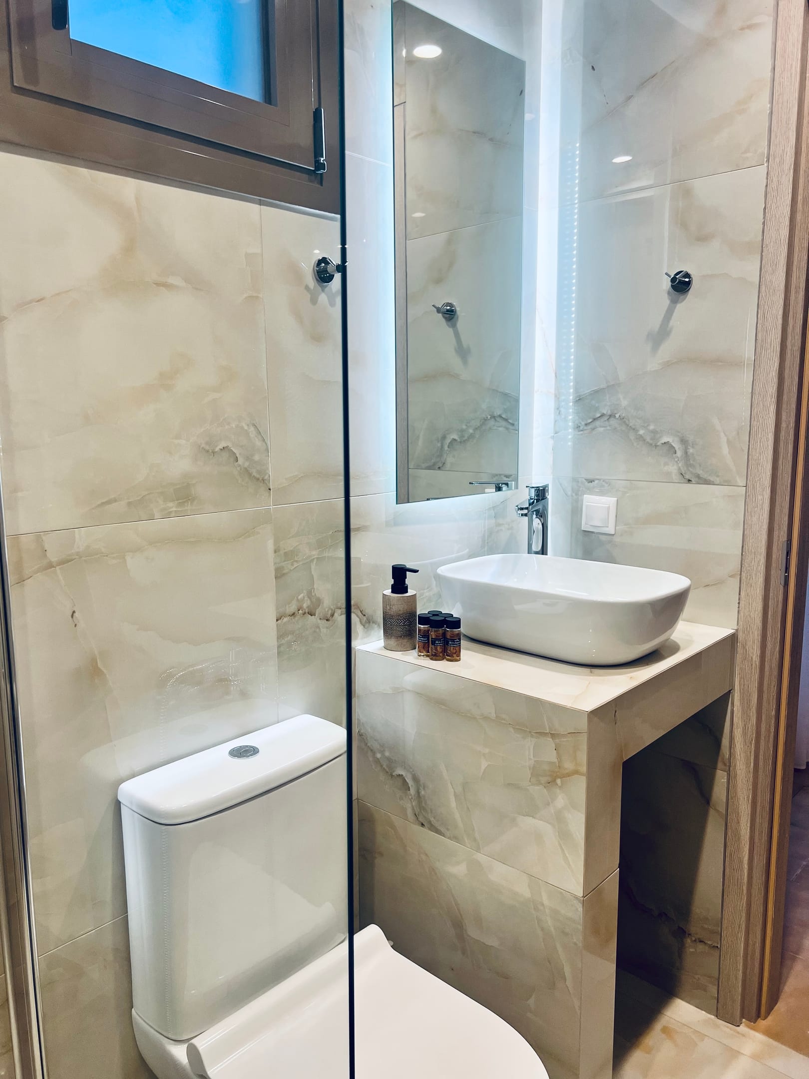 COUNTRY GARDEN HOUSE