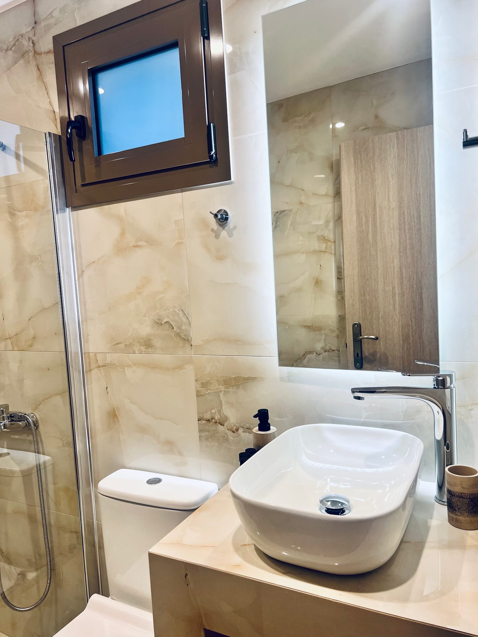 COUNTRY GARDEN HOUSE