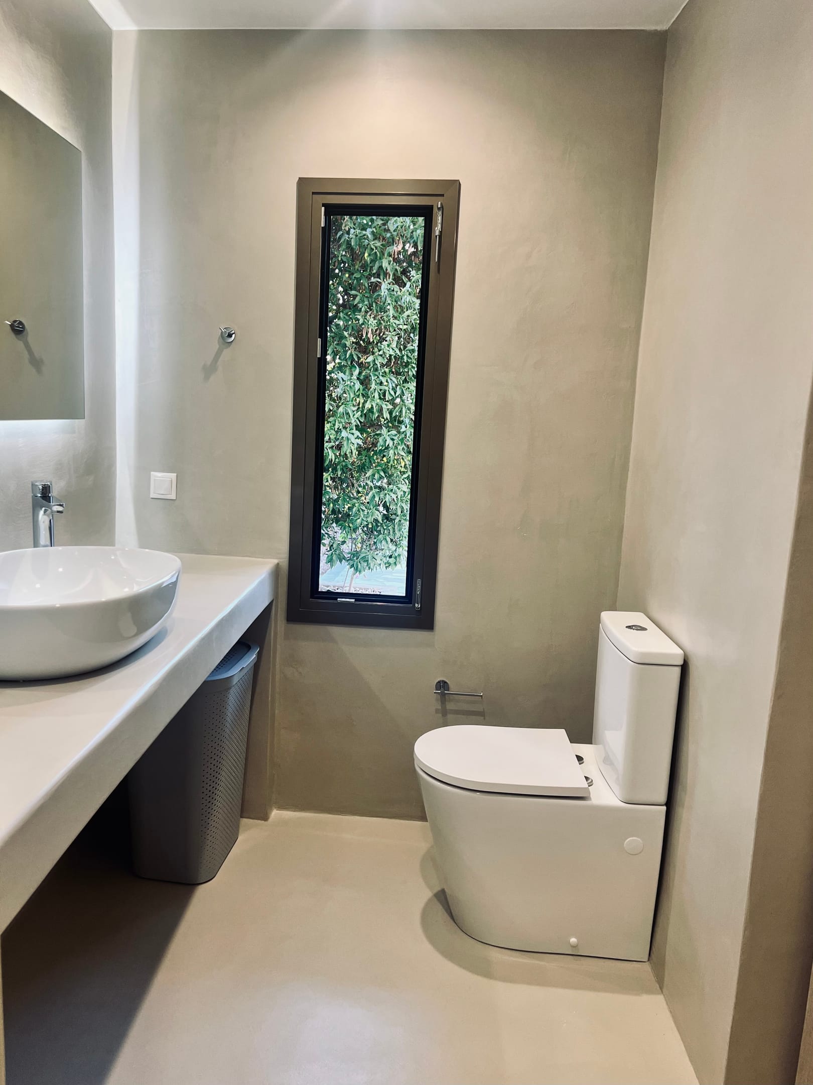 COUNTRY GARDEN HOUSE