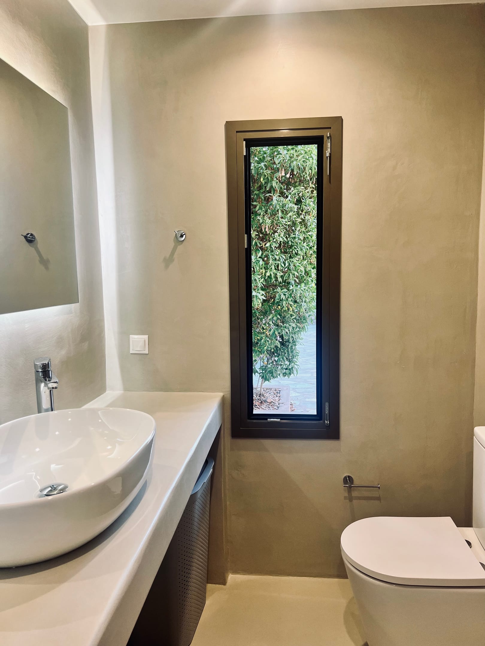 COUNTRY GARDEN HOUSE