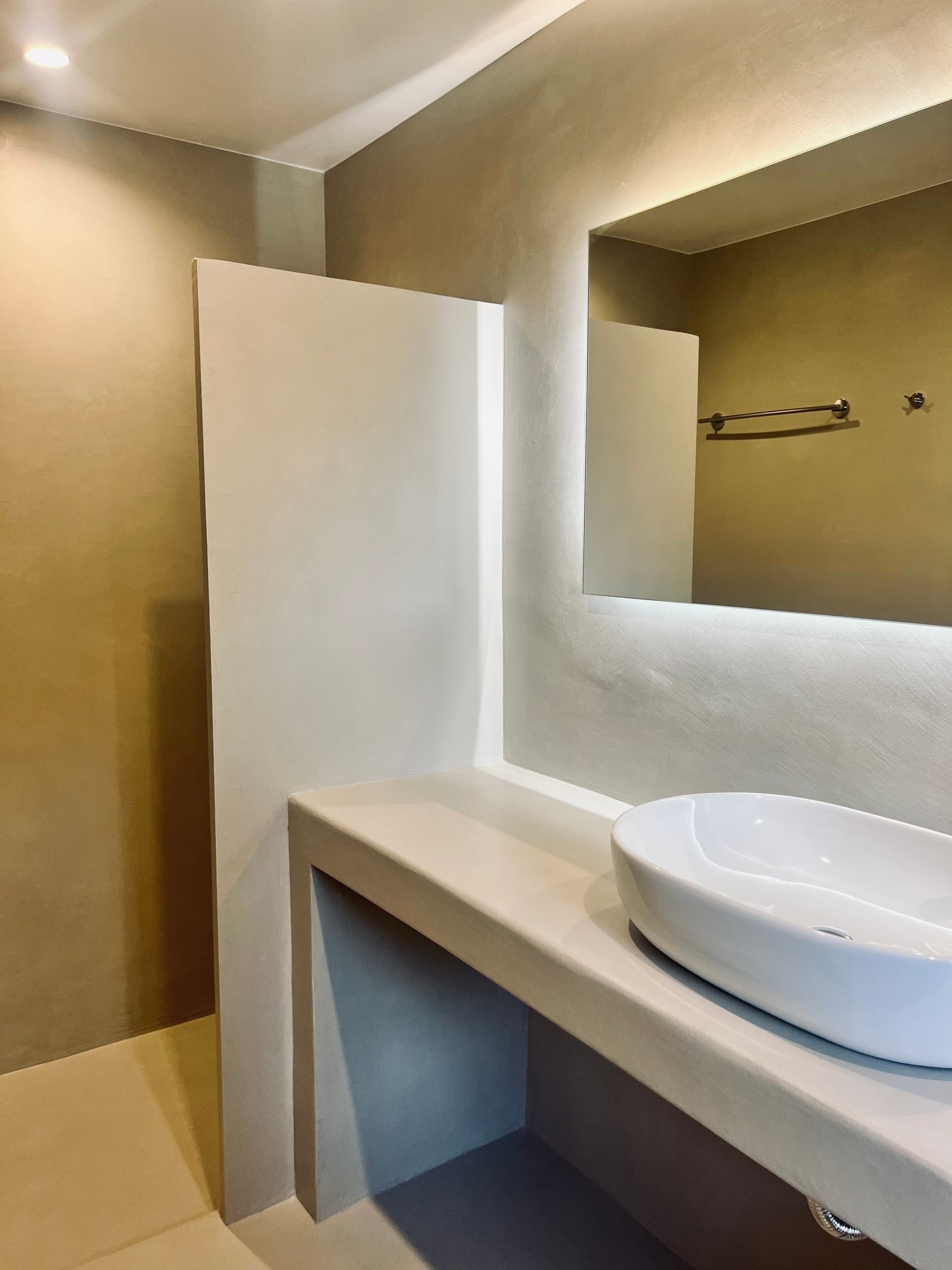 COUNTRY GARDEN HOUSE