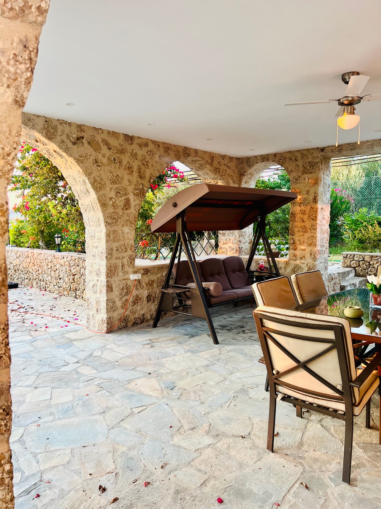 COUNTRY GARDEN HOUSE