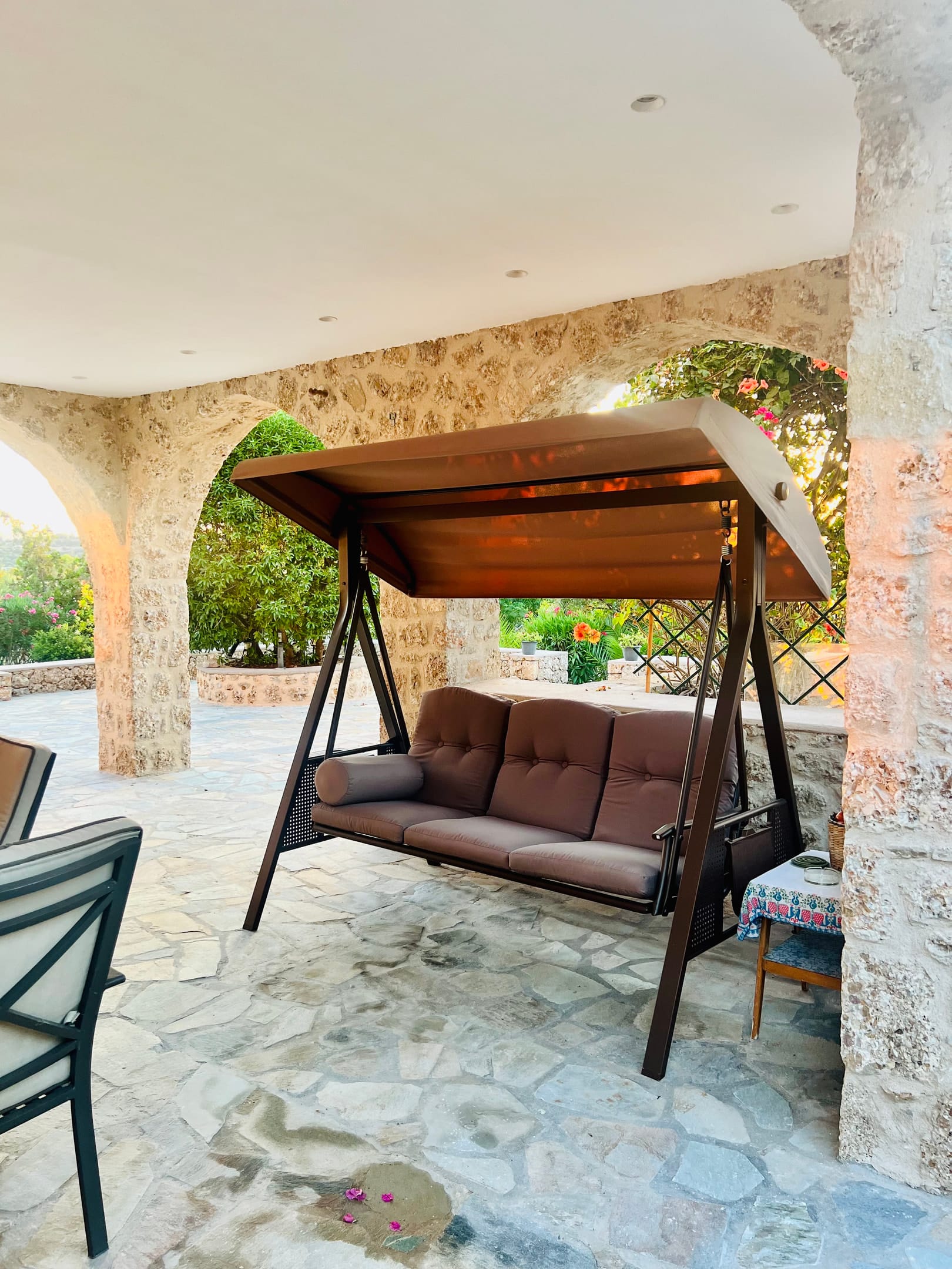 COUNTRY GARDEN HOUSE