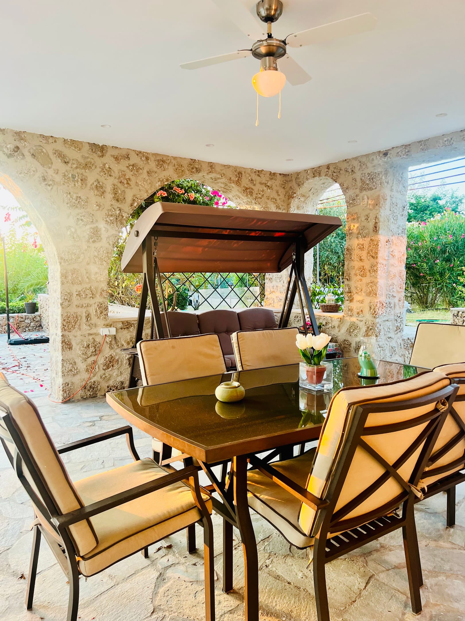 COUNTRY GARDEN HOUSE