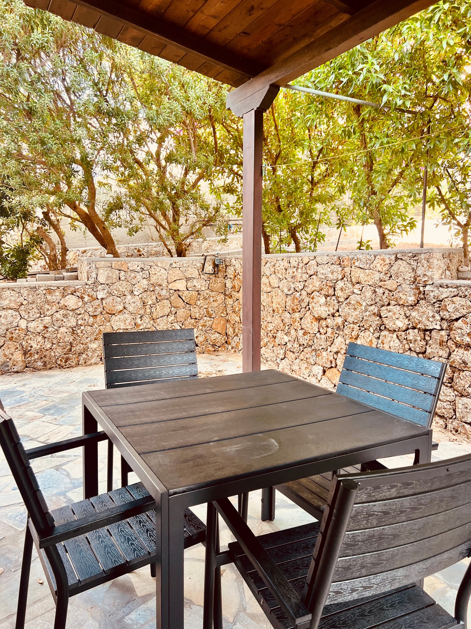 COUNTRY GARDEN HOUSE