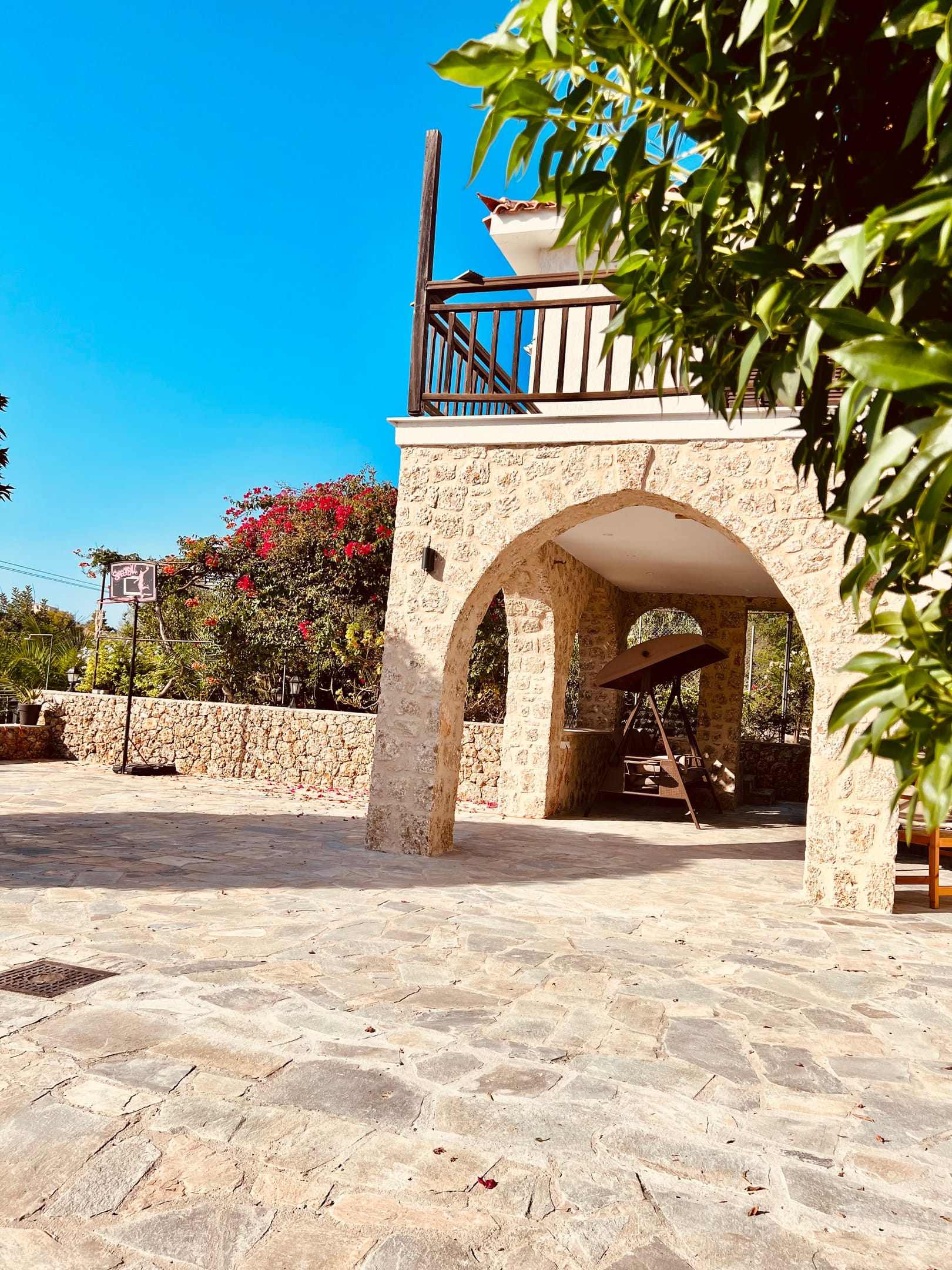 COUNTRY GARDEN HOUSE