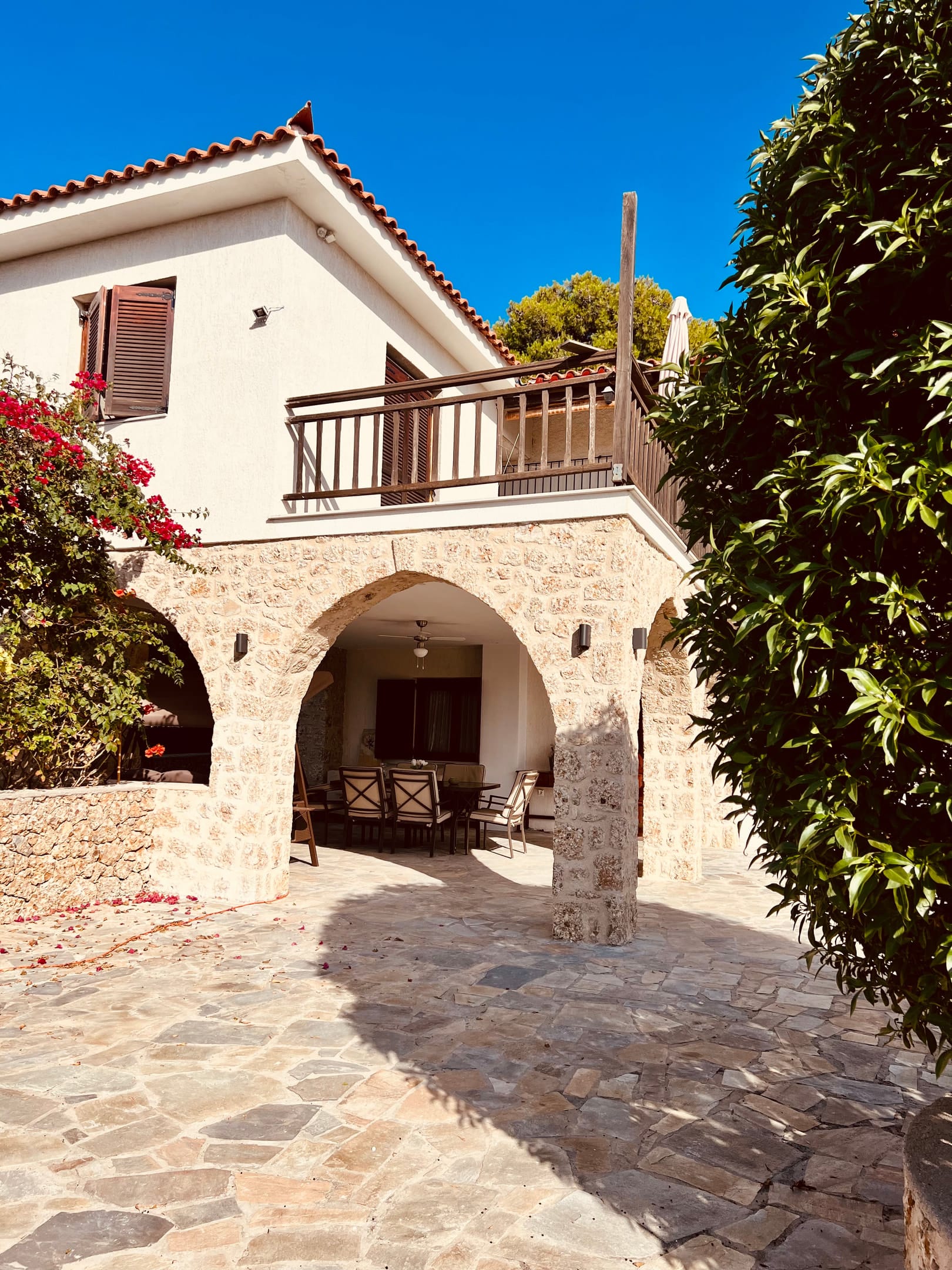 COUNTRY GARDEN HOUSE