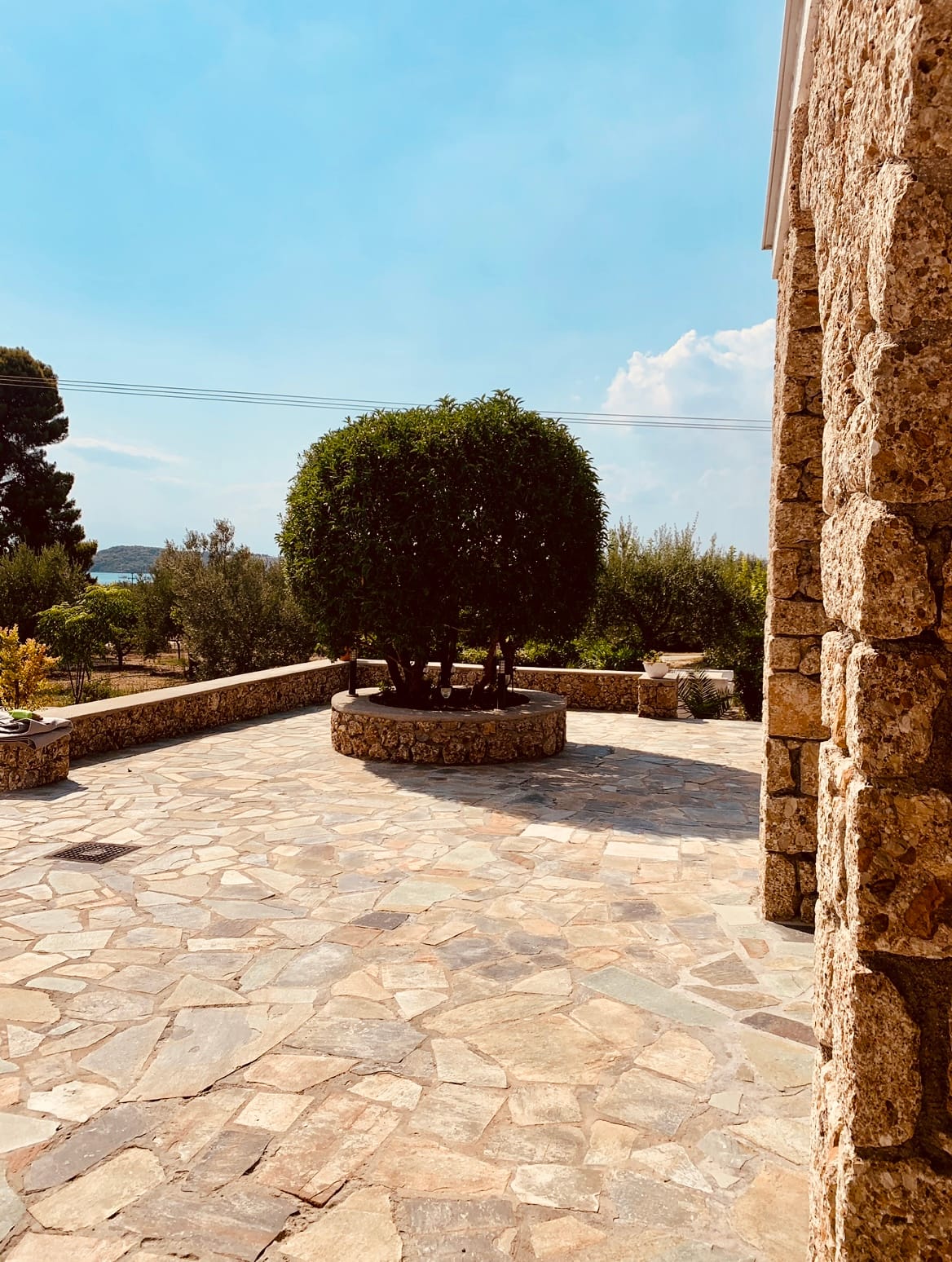 COUNTRY GARDEN HOUSE