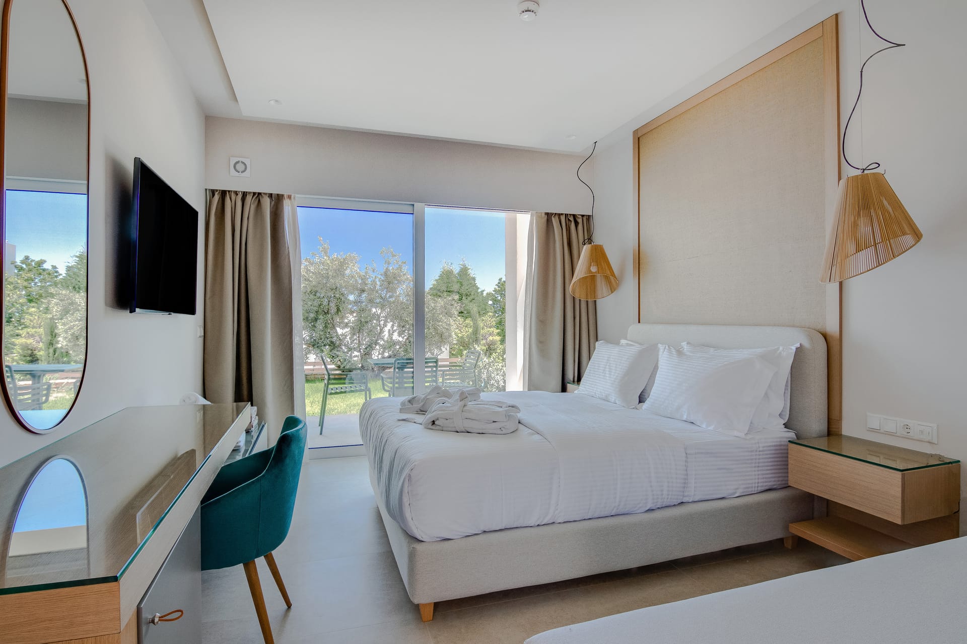 Deluxe Double with Courtyard View