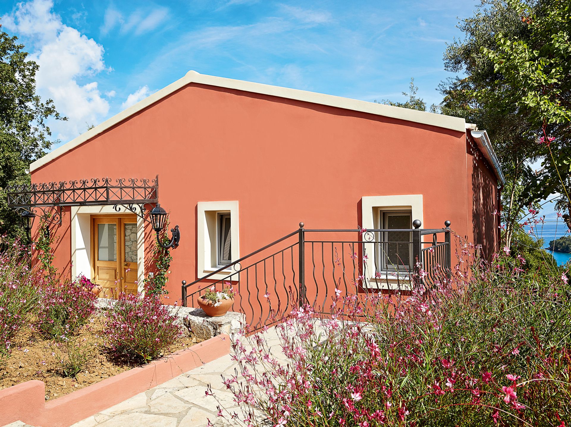 Dream Villa 2-Bedroom with Private Garden &amp; Sea View 