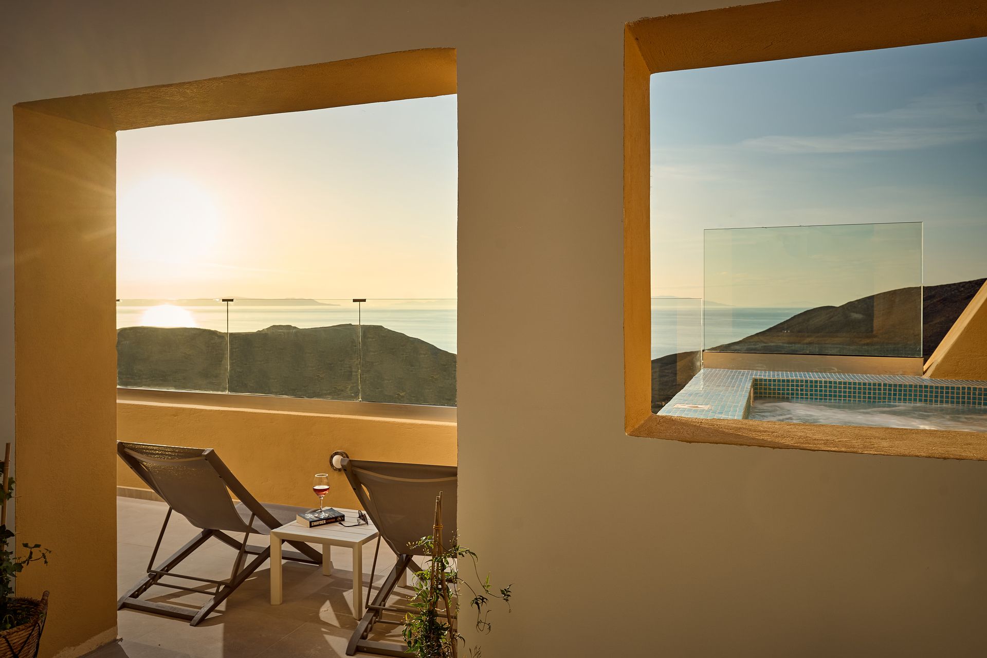 Calm Honeymoon Suite with Outdoor Petit Pool Sea &amp; Sunset View