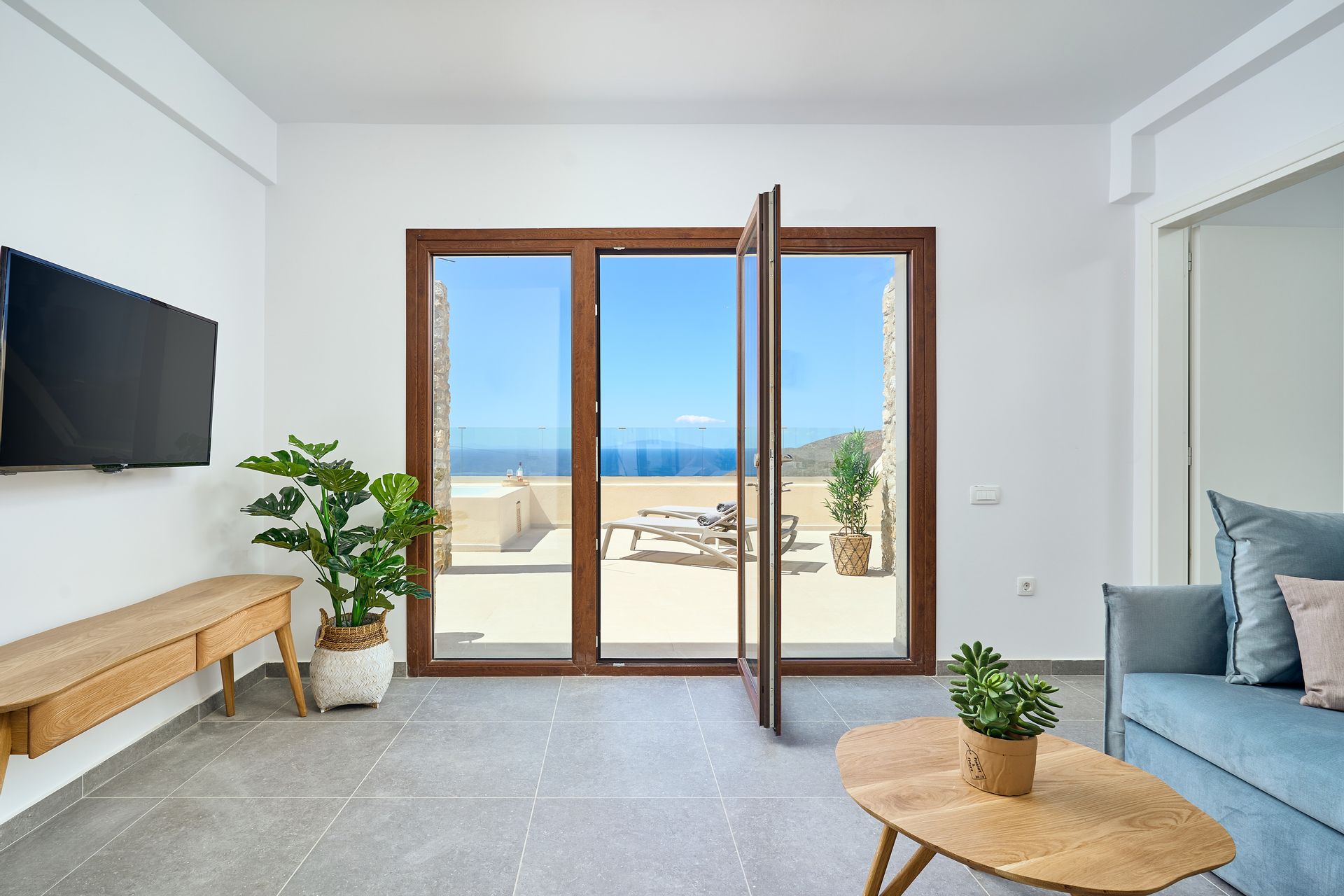 Charm 2 Bedroom Family Suite with Outdoor Petit Plunge Pool Sea &amp; Sunset View