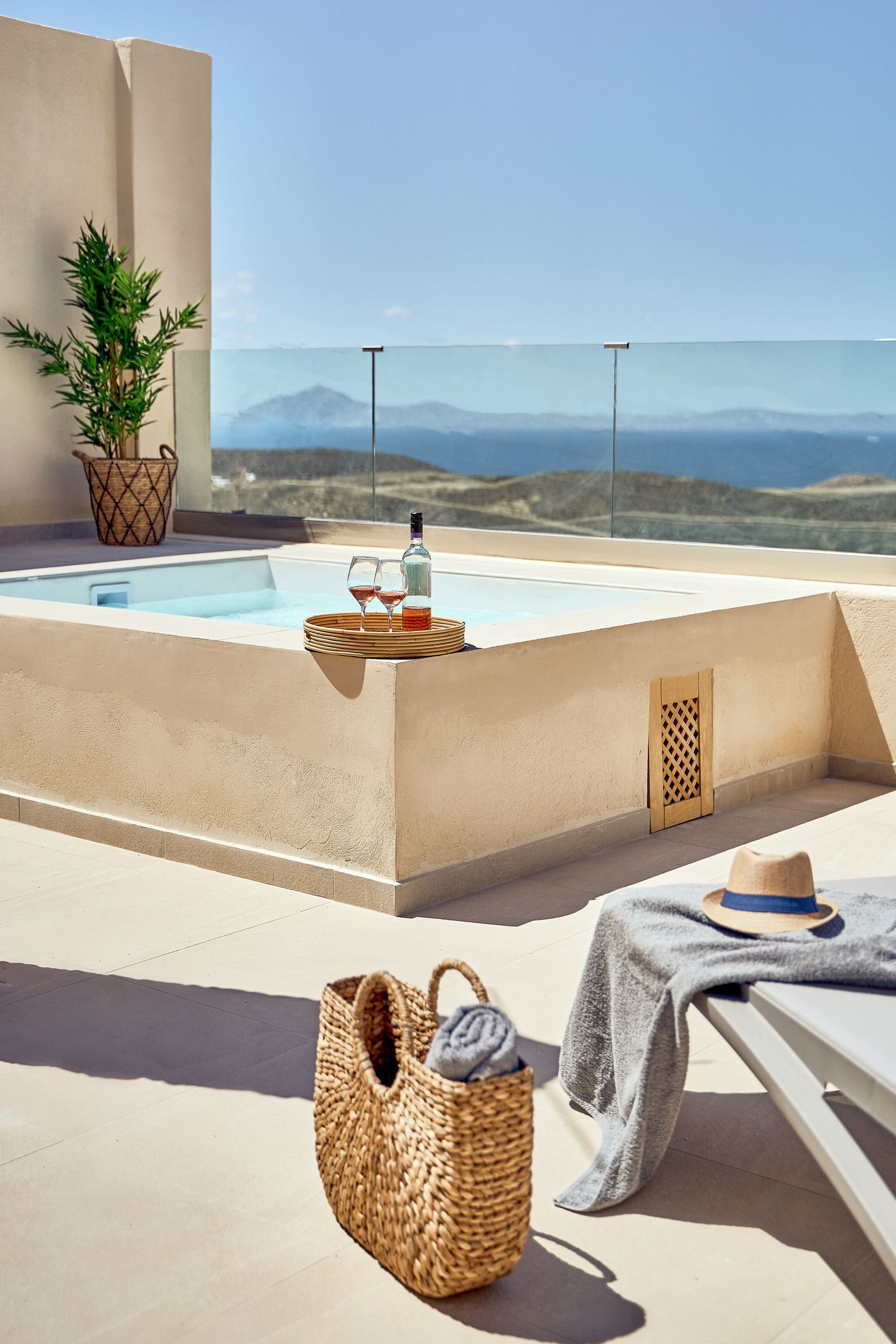 Charm 2 Bedroom Family Suite with Outdoor Petit Plunge Pool Sea &amp; Sunset View