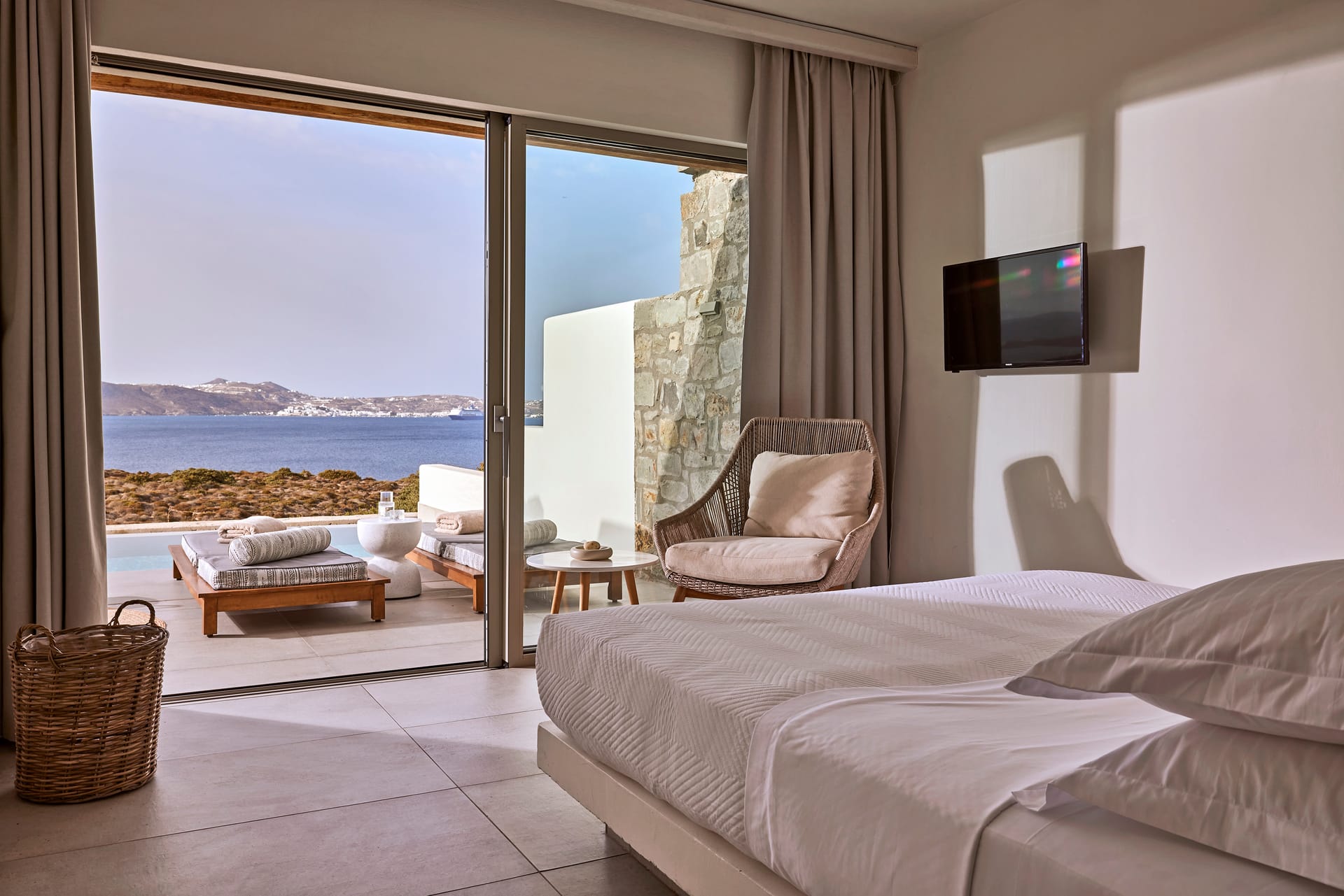 Family Suite with Private Pool and Sea View