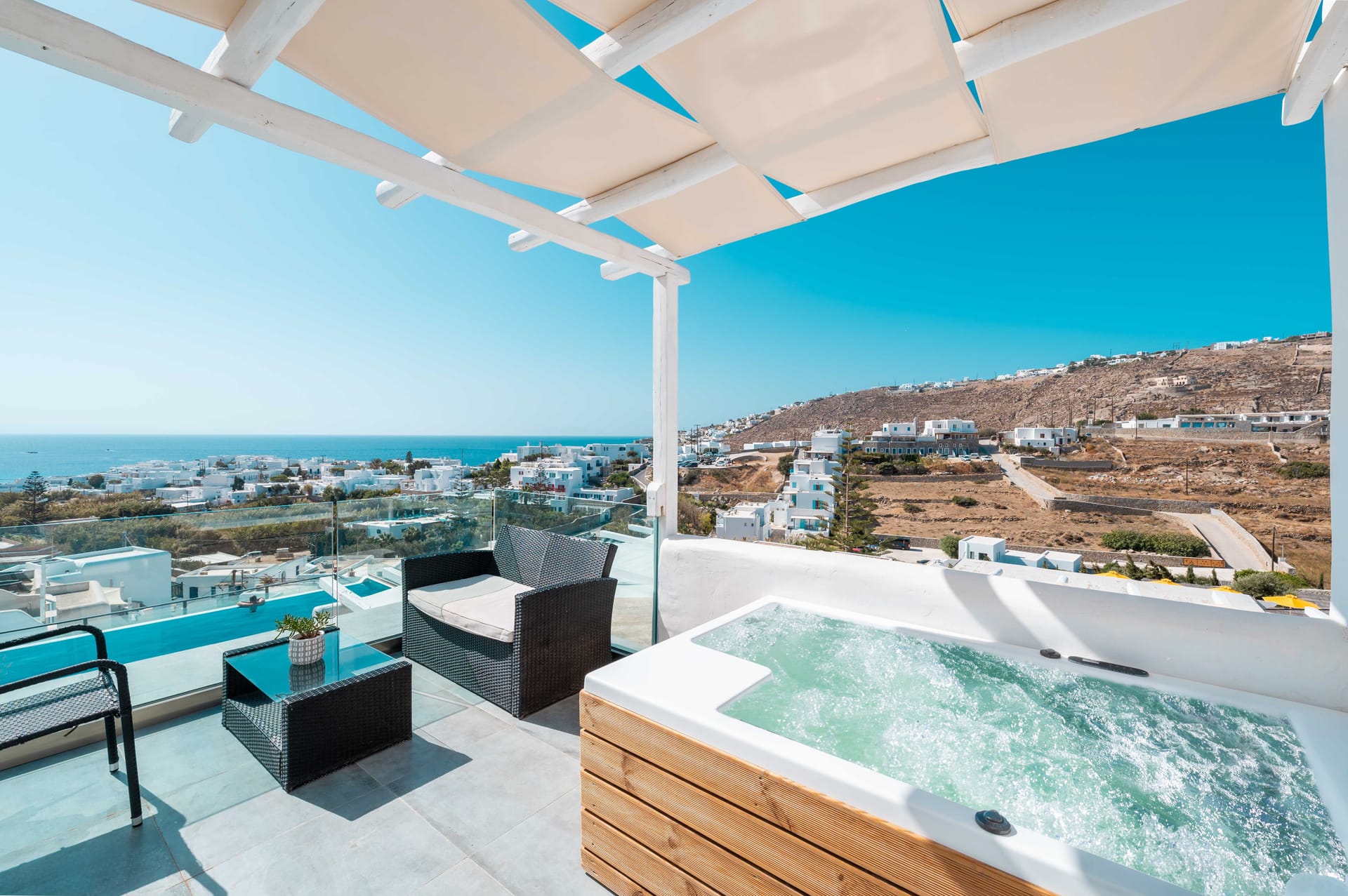 Superior Double Jetted Tub Sea View