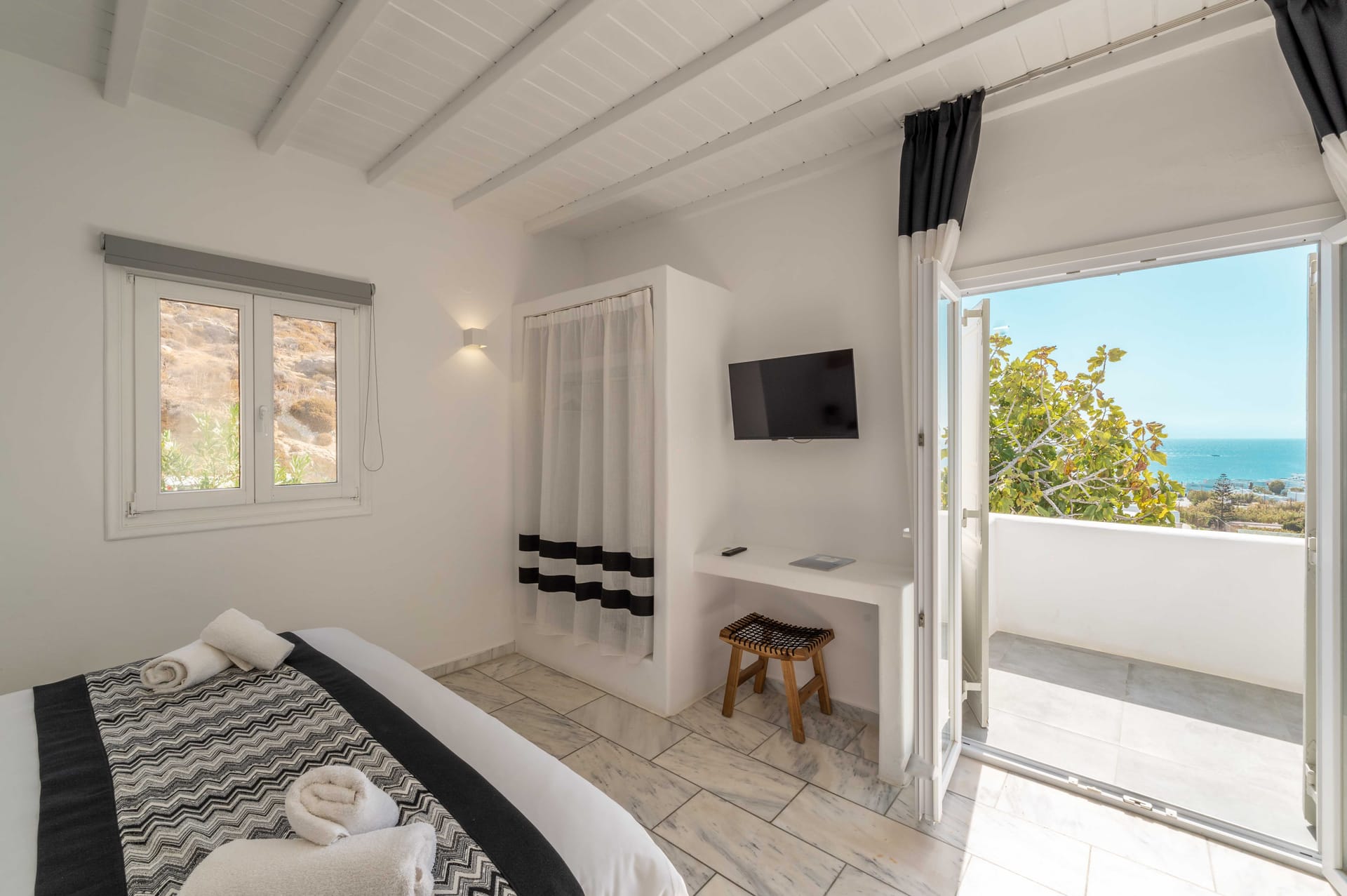 Superior Double Jetted Tub Sea View