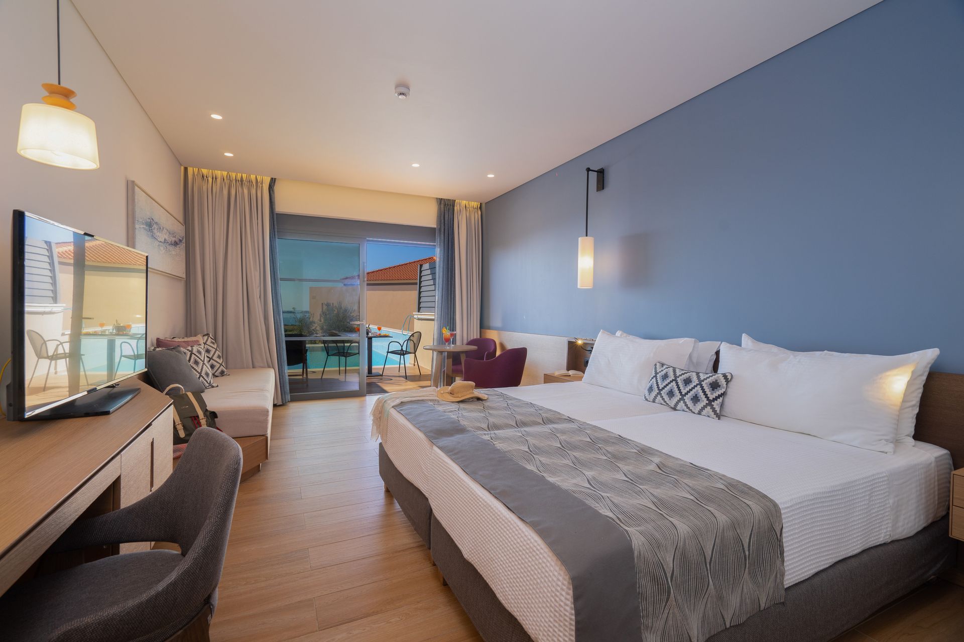 Junior Suite with Pool | ASTERIAS