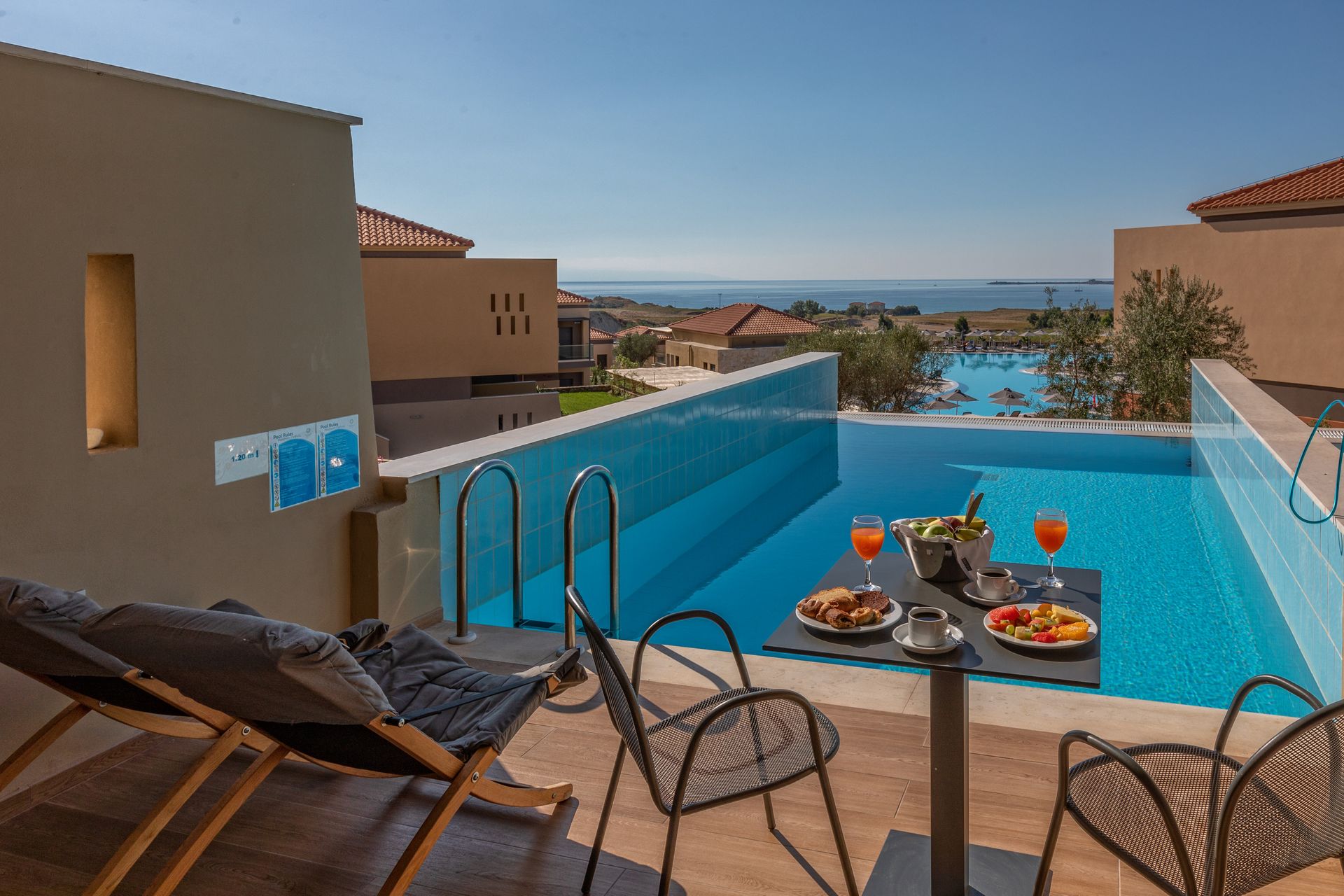 Junior Suite with Pool | ASTERIAS