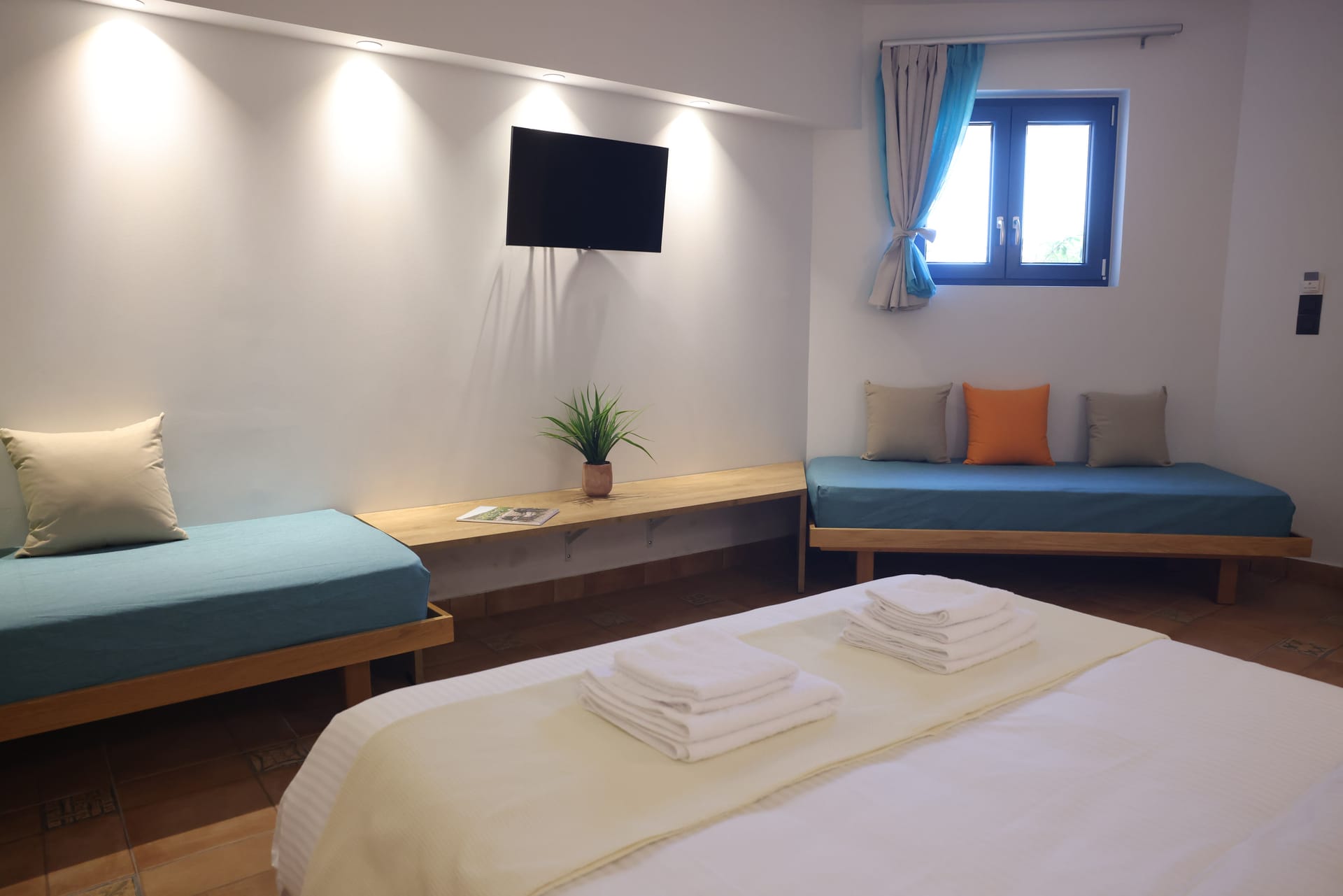 Family Studio with Courtyard and Sea View