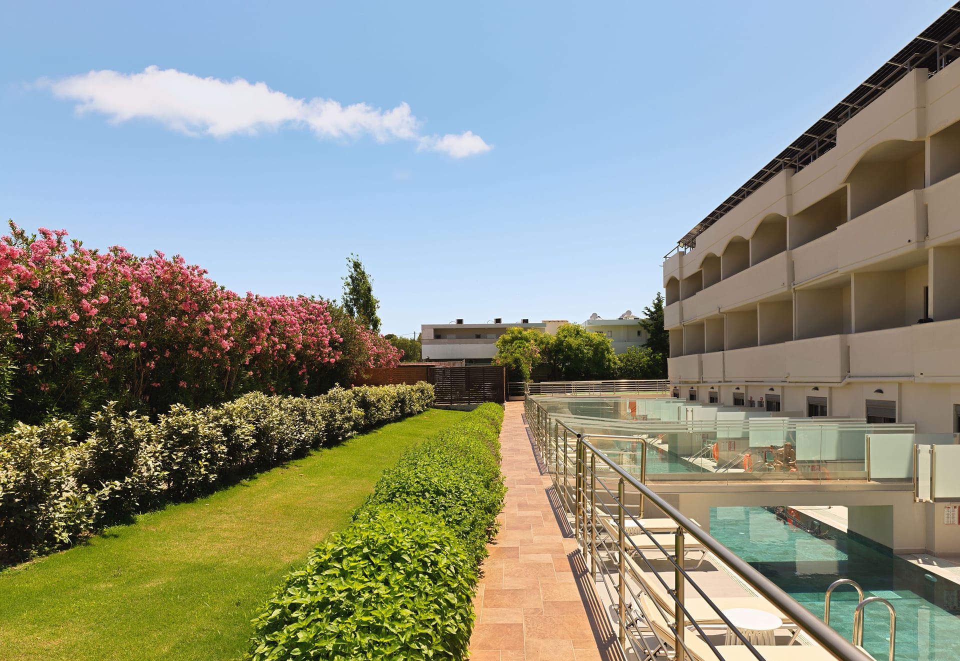 Deluxe Swim Up Room
