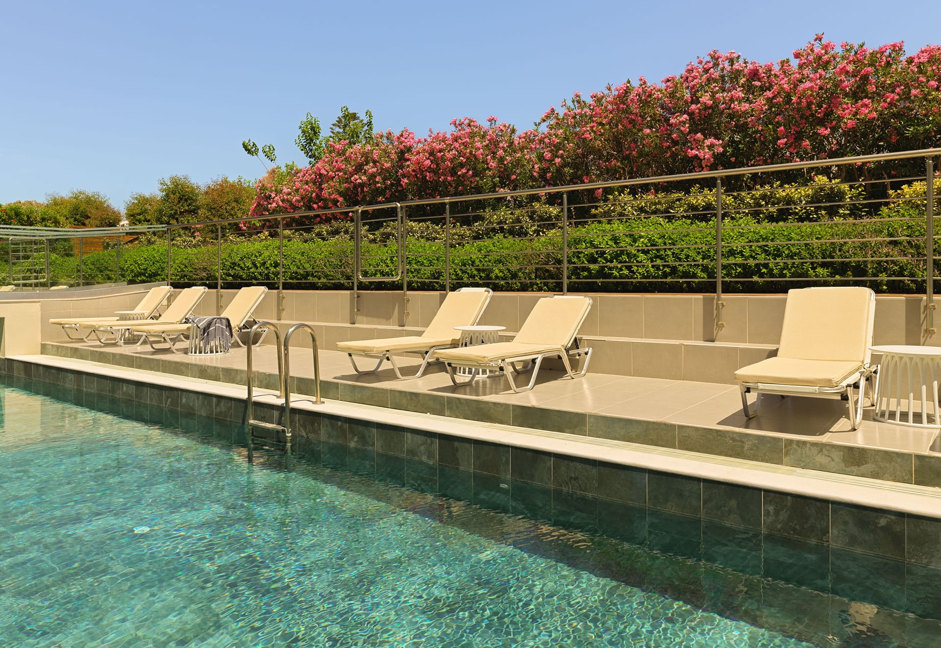 Deluxe Swim Up Room