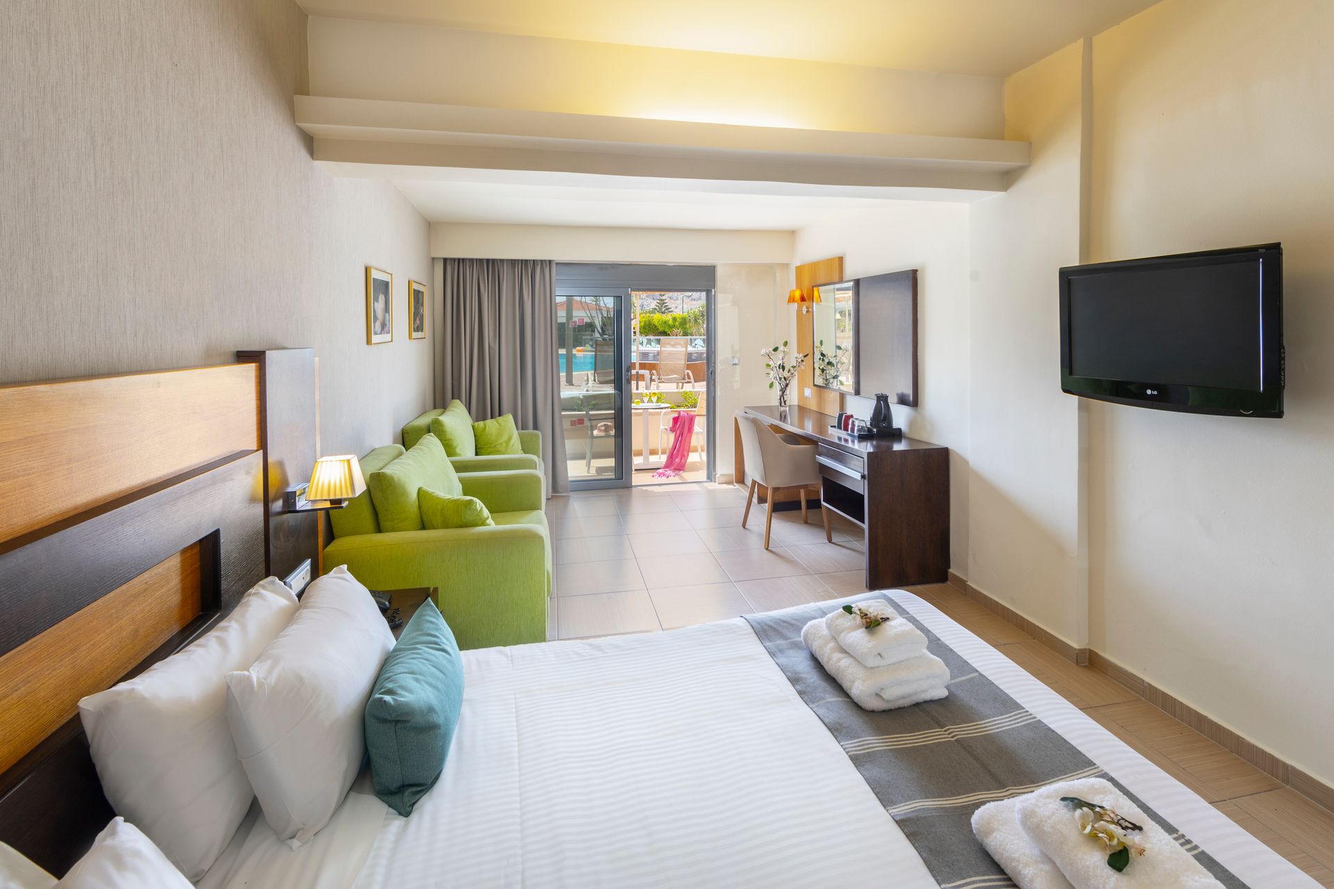 Deluxe Family Pool View